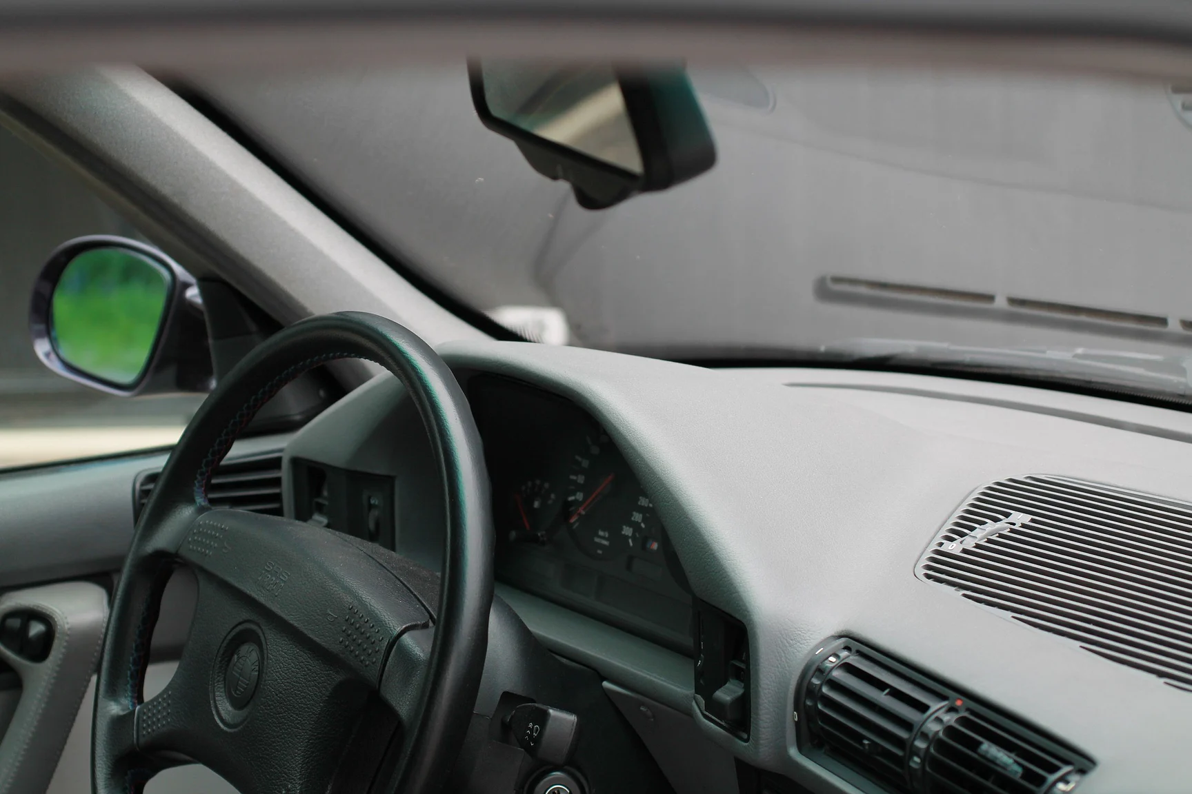 Interior image of 1993 BMW M5 Touring 3.8 Manual (81)
