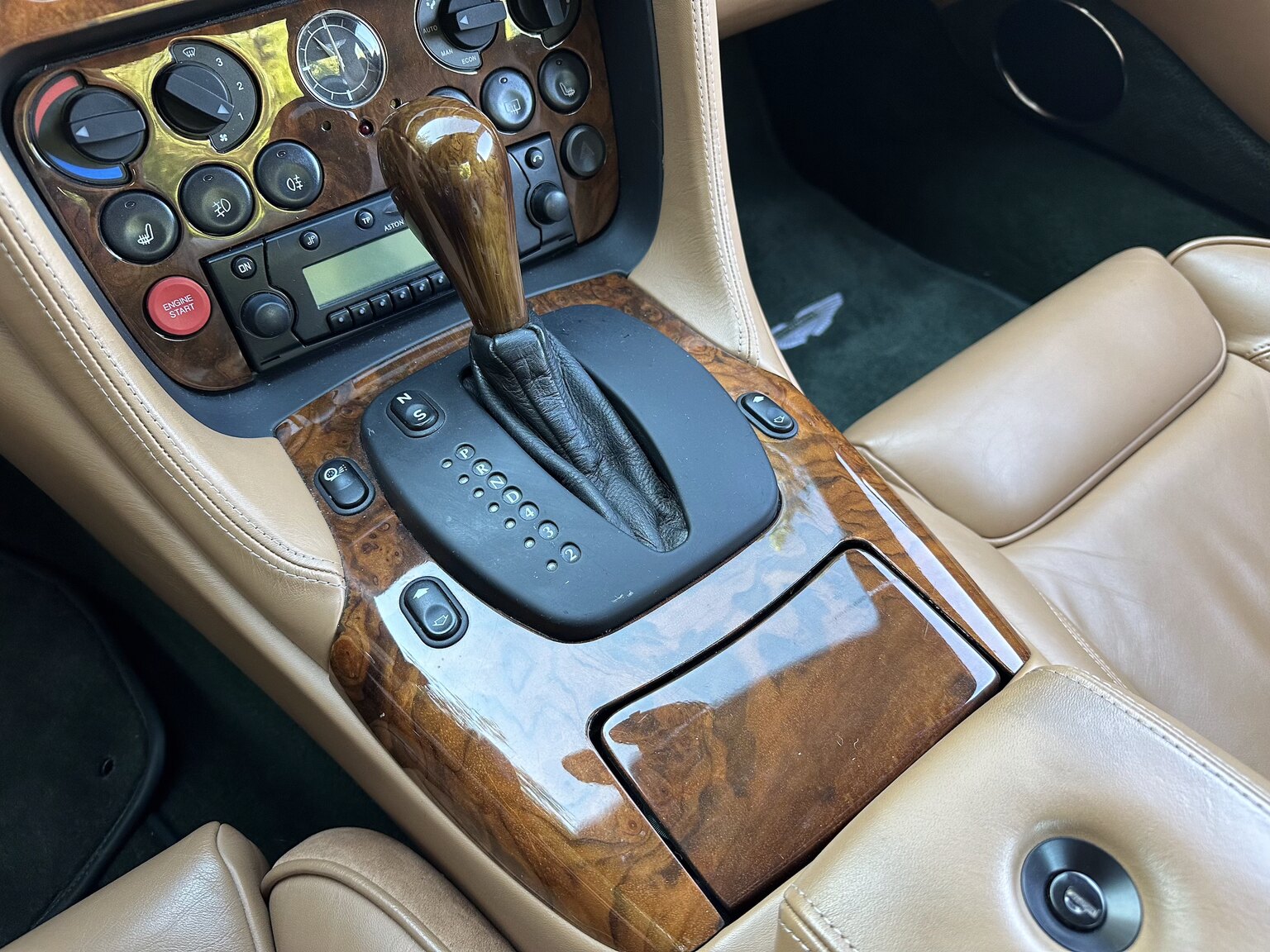 Innenraumfoto von 2003 Aston Martin DB7