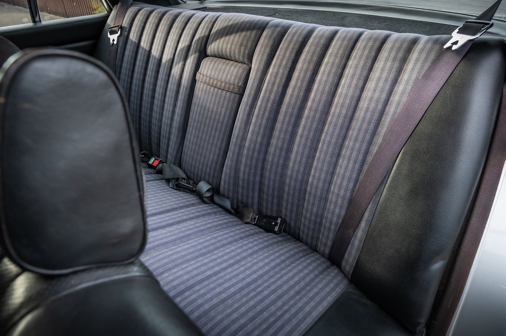 Interior image of 1975 Mercedes-Benz 280 SE 