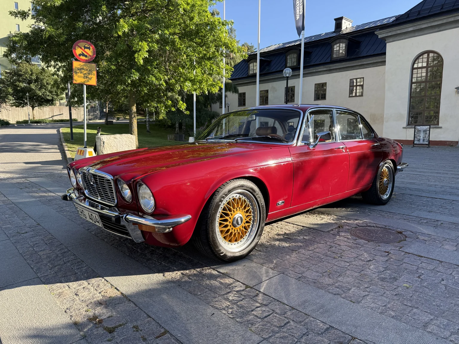Exterior image of 1970 Jaguar XJ12 Performance (1)