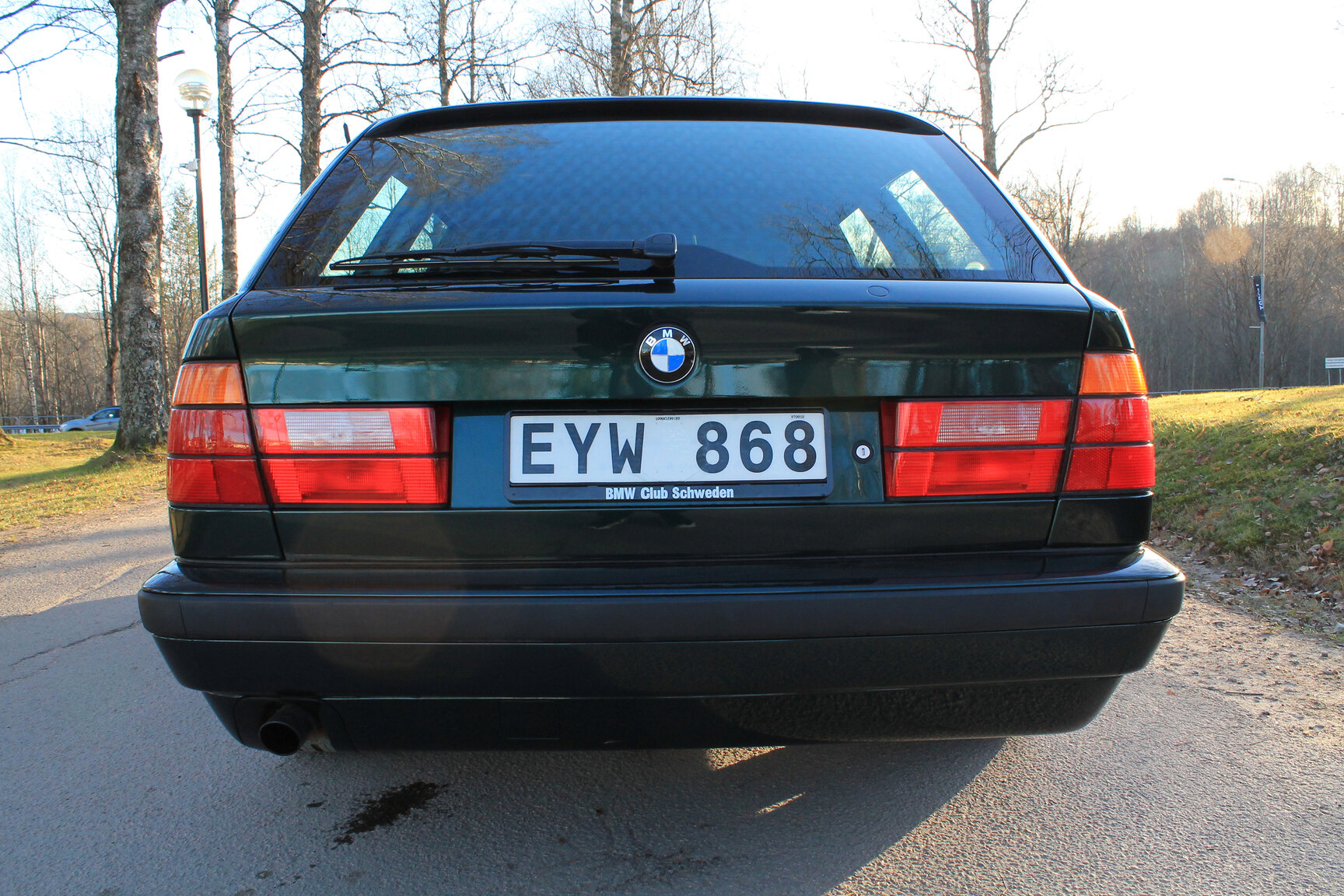 Exterior image of 1996 BMW 520i Touring