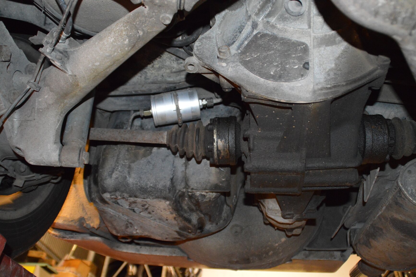 Image of 1986 Porsche 944 Coupé mechanics