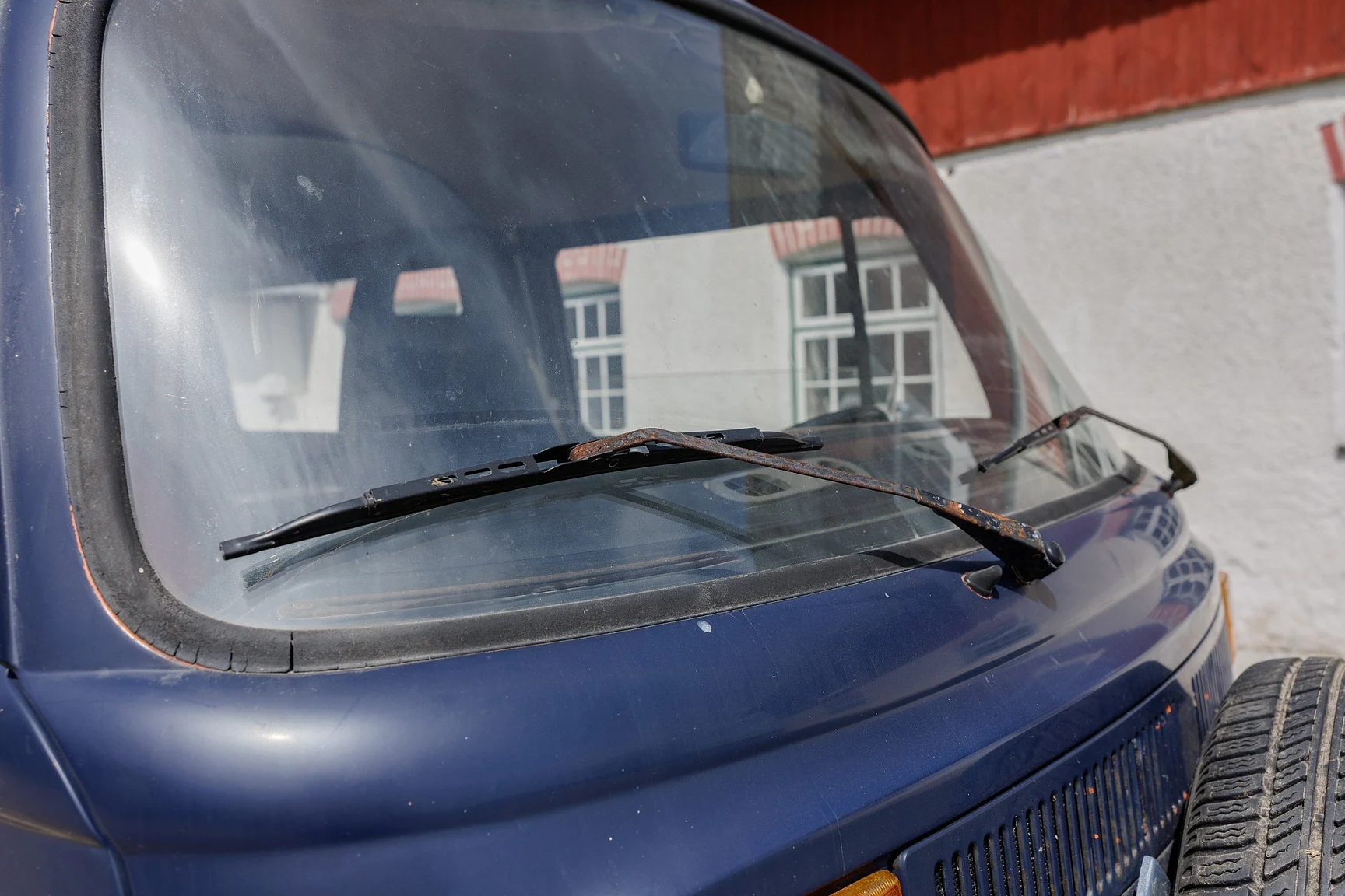 Exterior image of 1973 Volkswagen Typ 2 Transporter T2 (20)