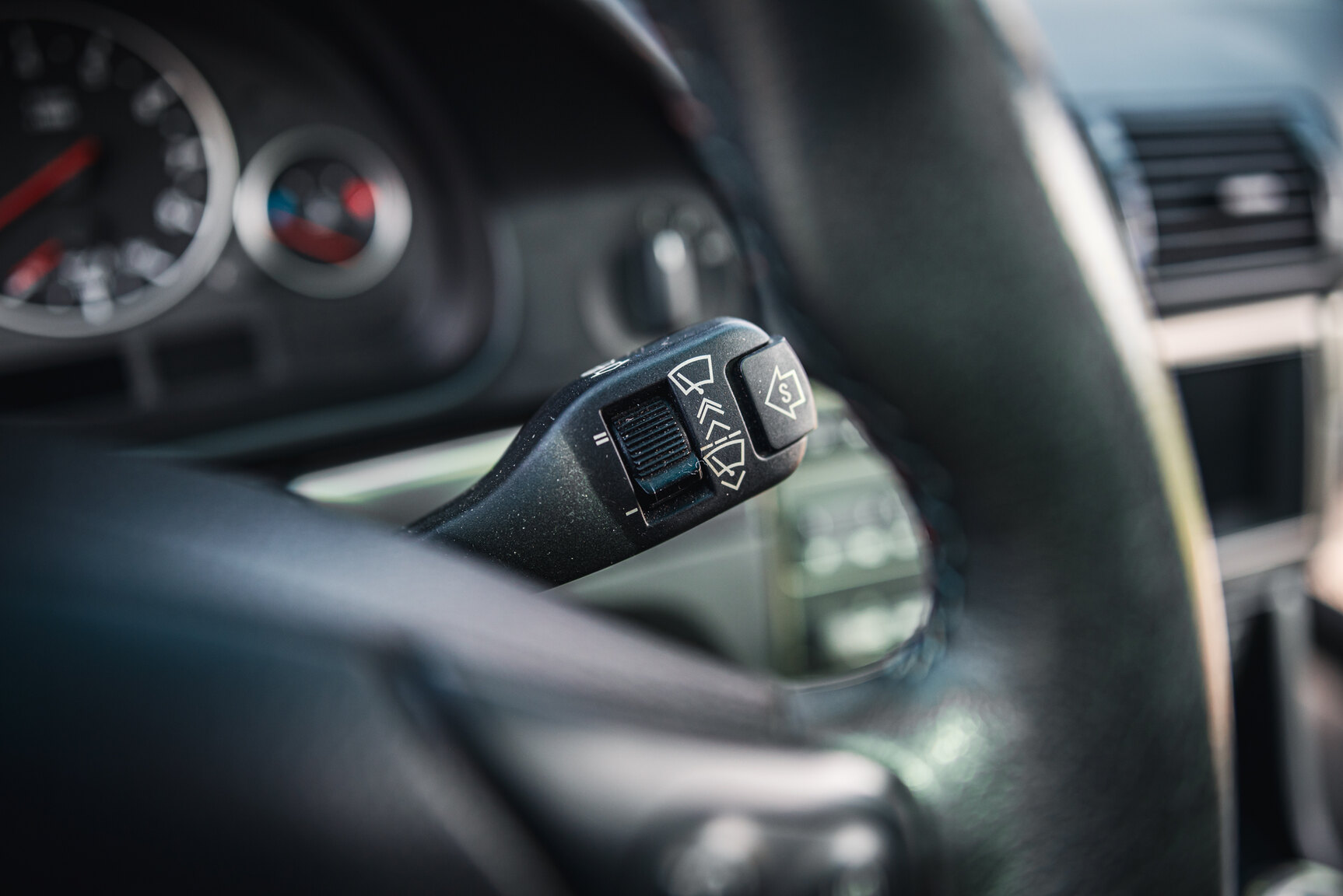 Interior image of 2000 BMW M5 E39