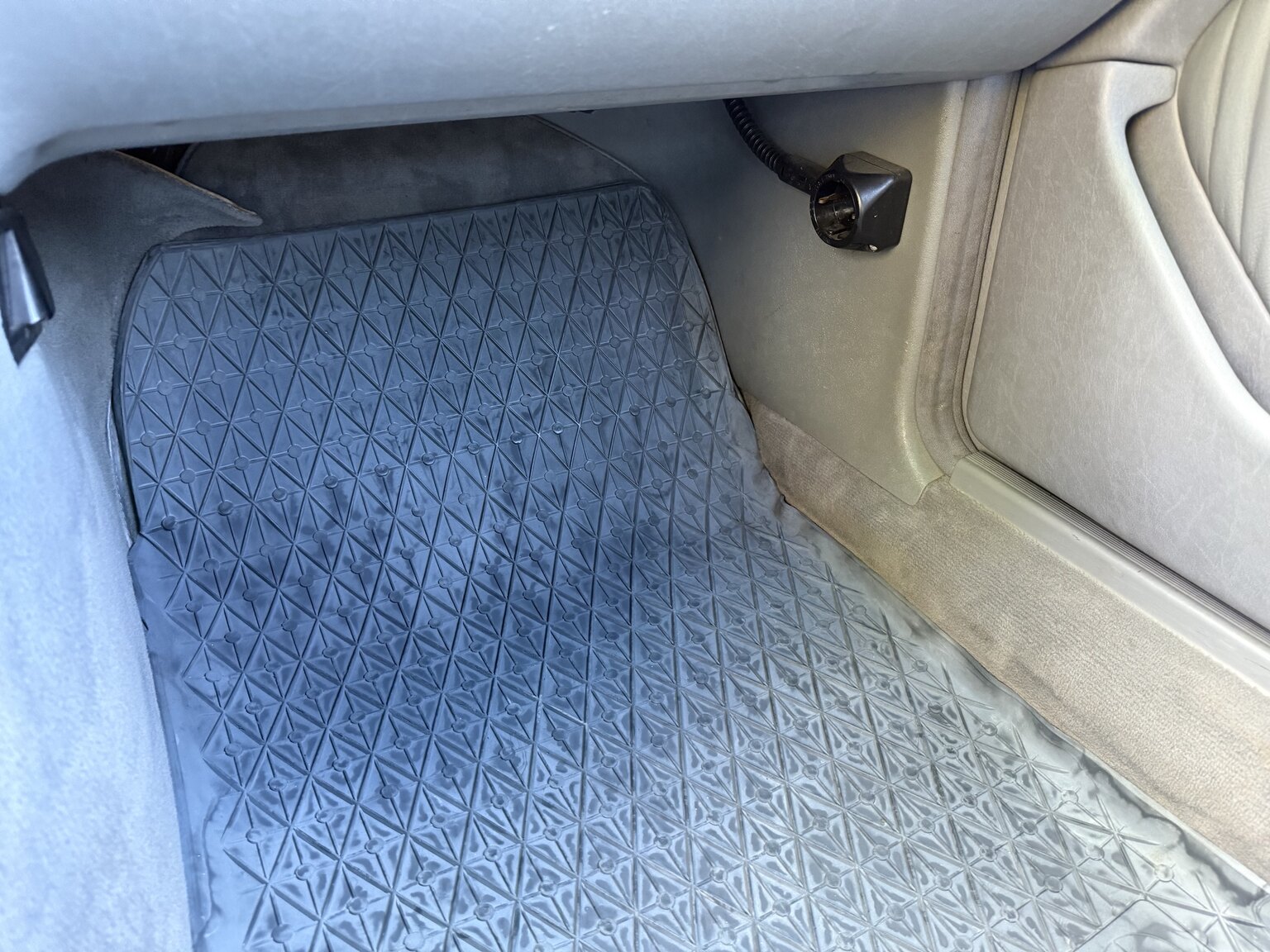 Interior image of 1991 Mercedes-Benz 300 E-24