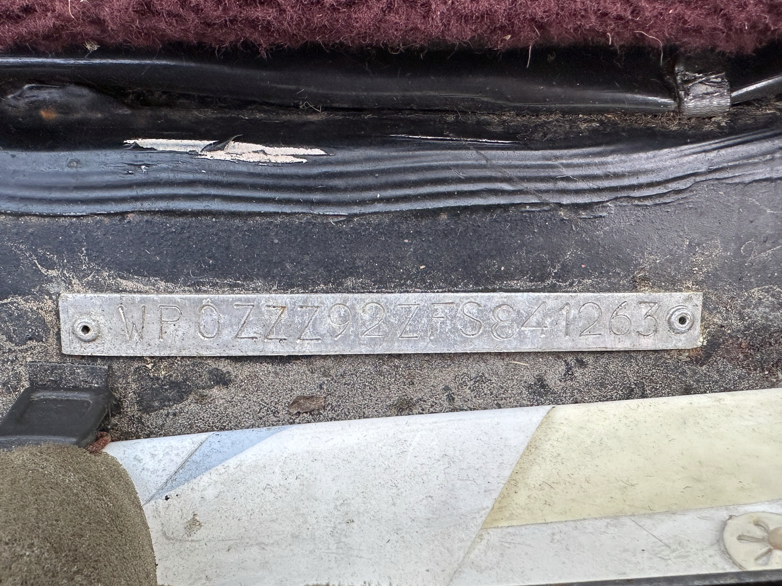 Interior image of 1985 Porsche 928 (60)