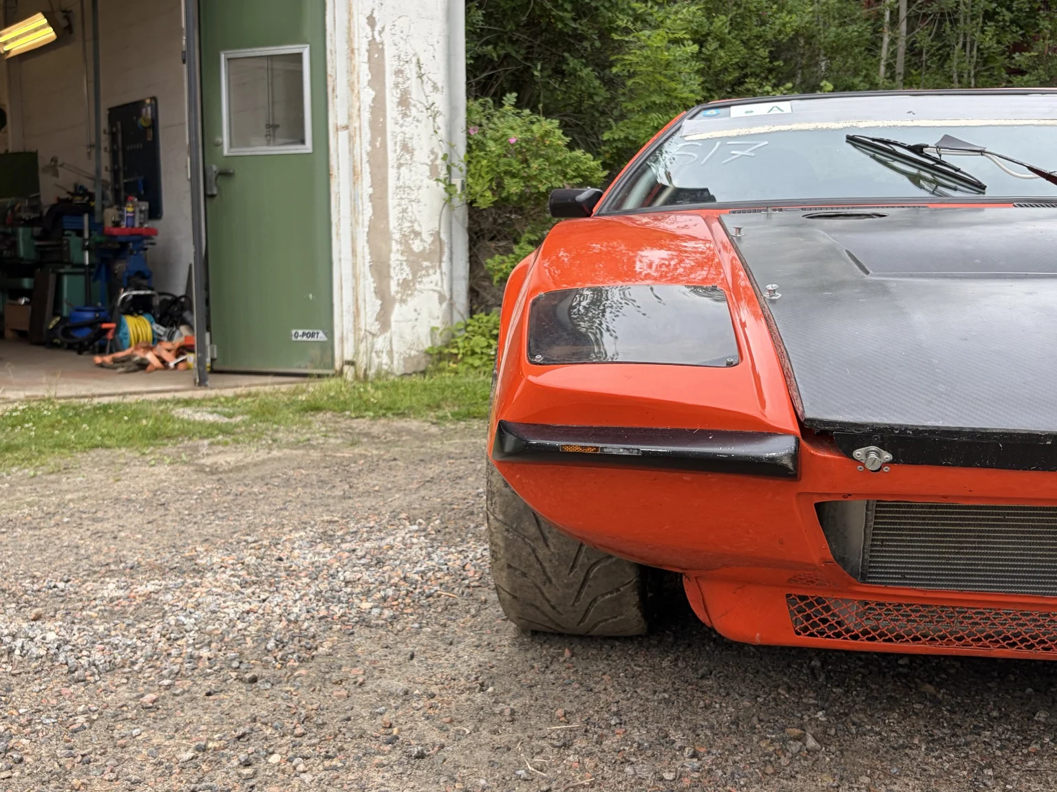 Exterior image of 1972 De Tomaso Pantera LS Restomod (26)