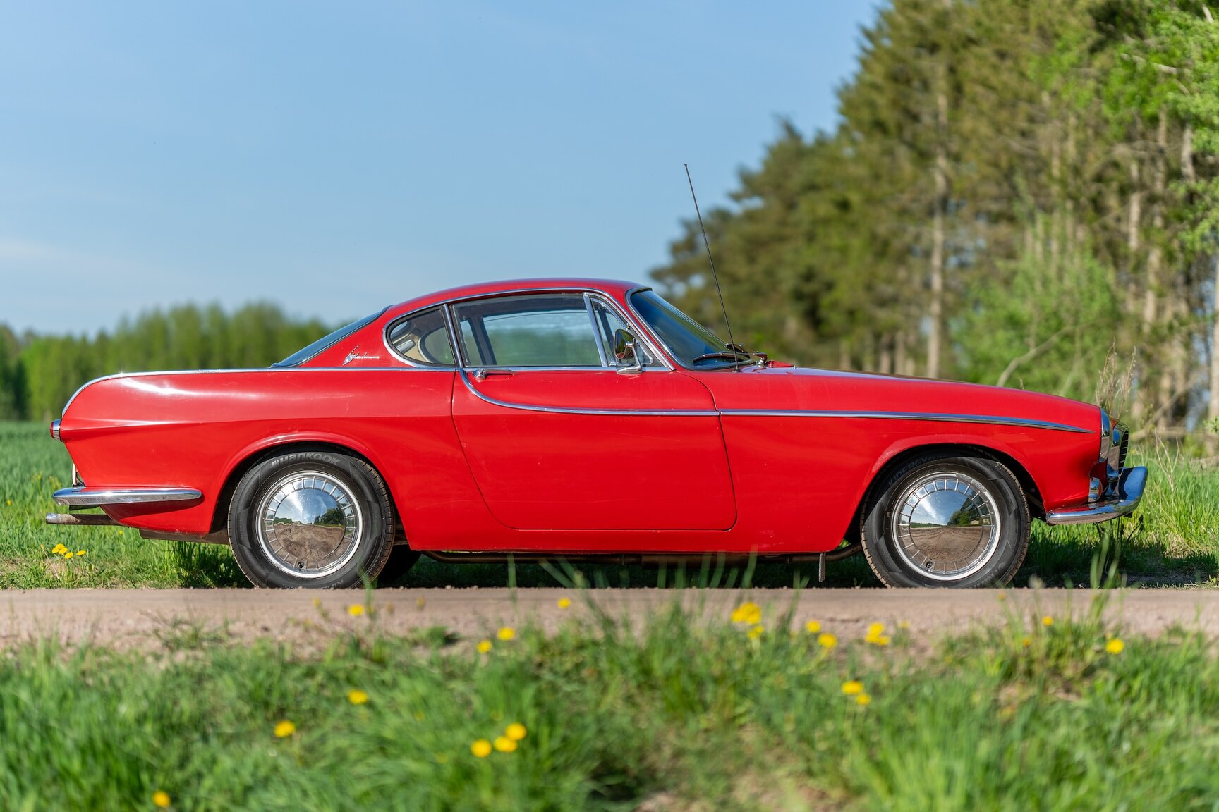 Exterior image of 1961 Volvo P1800