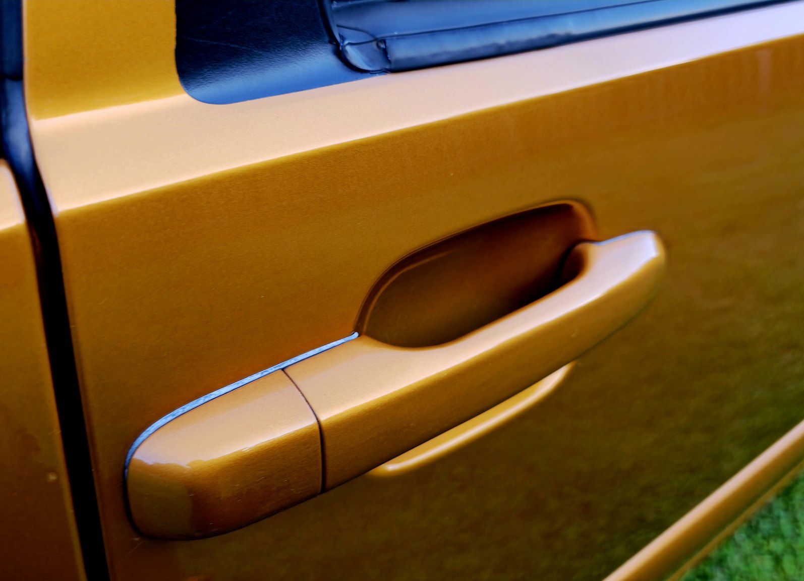 Exterior image of 1998 Volvo V70 R 2.3 T Automatisk