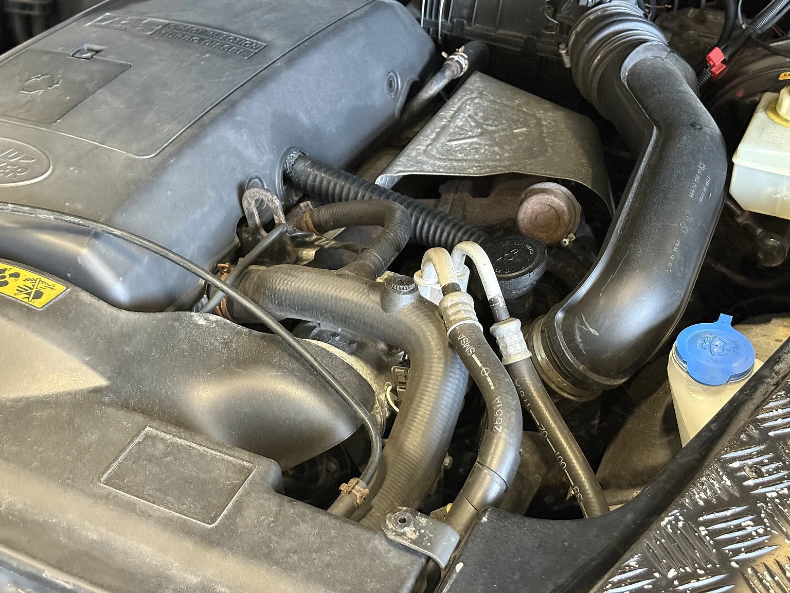 Image of 2000 Land Rover Defender 110 Tomb Raider (11) mechanics