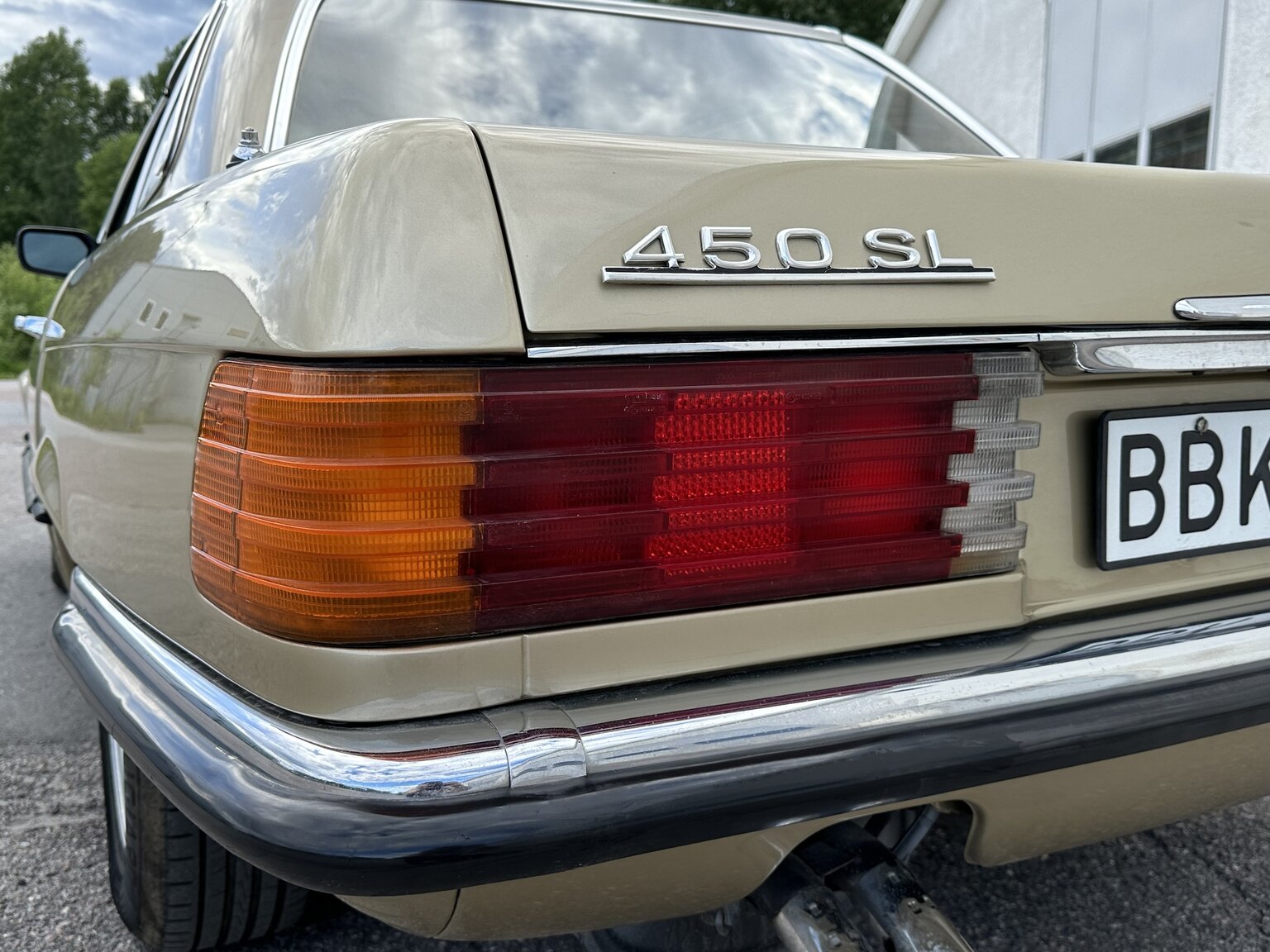 Exterior image of 1974 Mercedes benz 450 SL