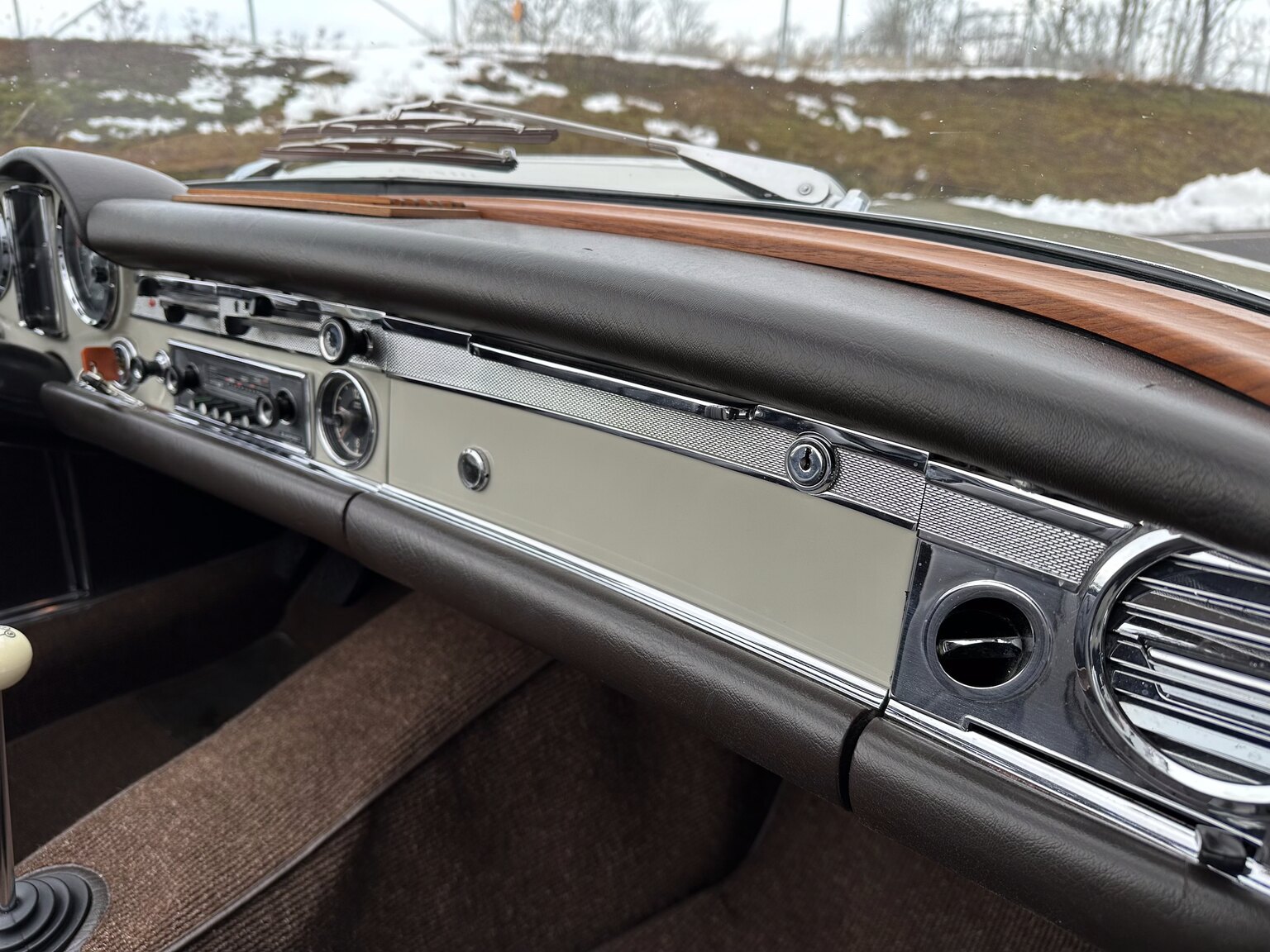 Interior image of 1968 Mercedes Benz SL 280 Pagoda