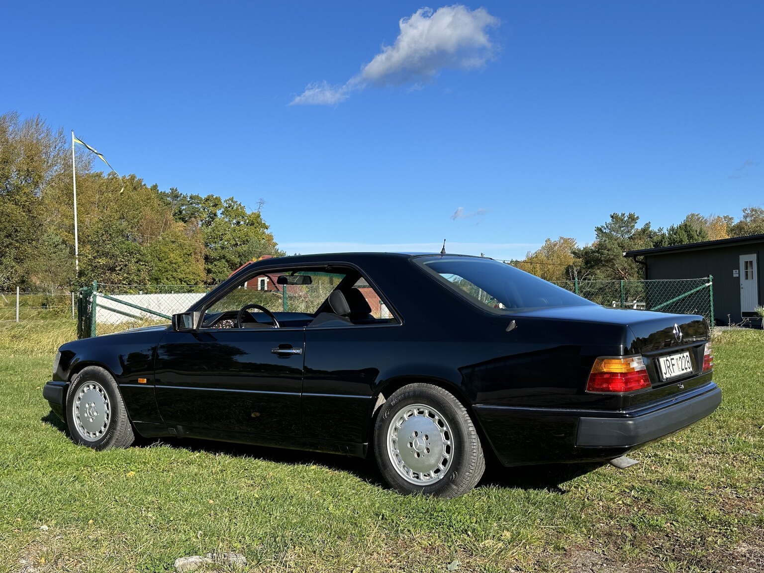 Aussenfoto 1990 Mercedes-Benz 300 CE 24V