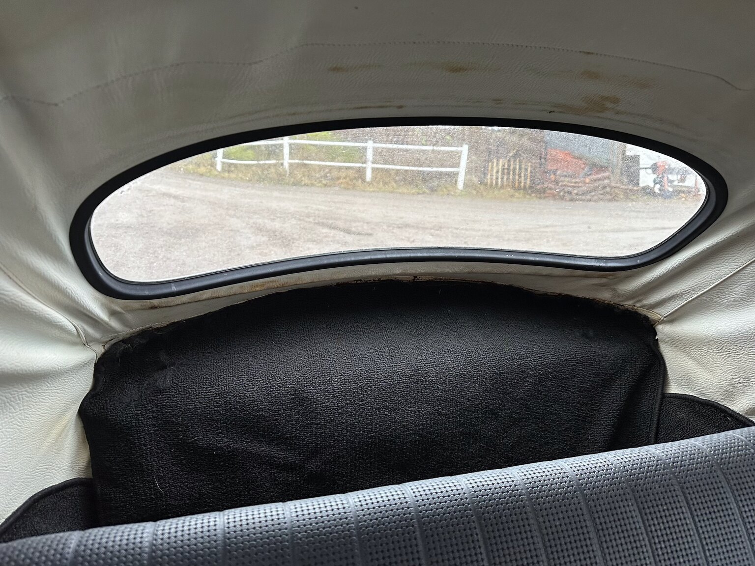 Innenraumfoto von 1968 Volkswagen Beetle 1500 Cabriolet