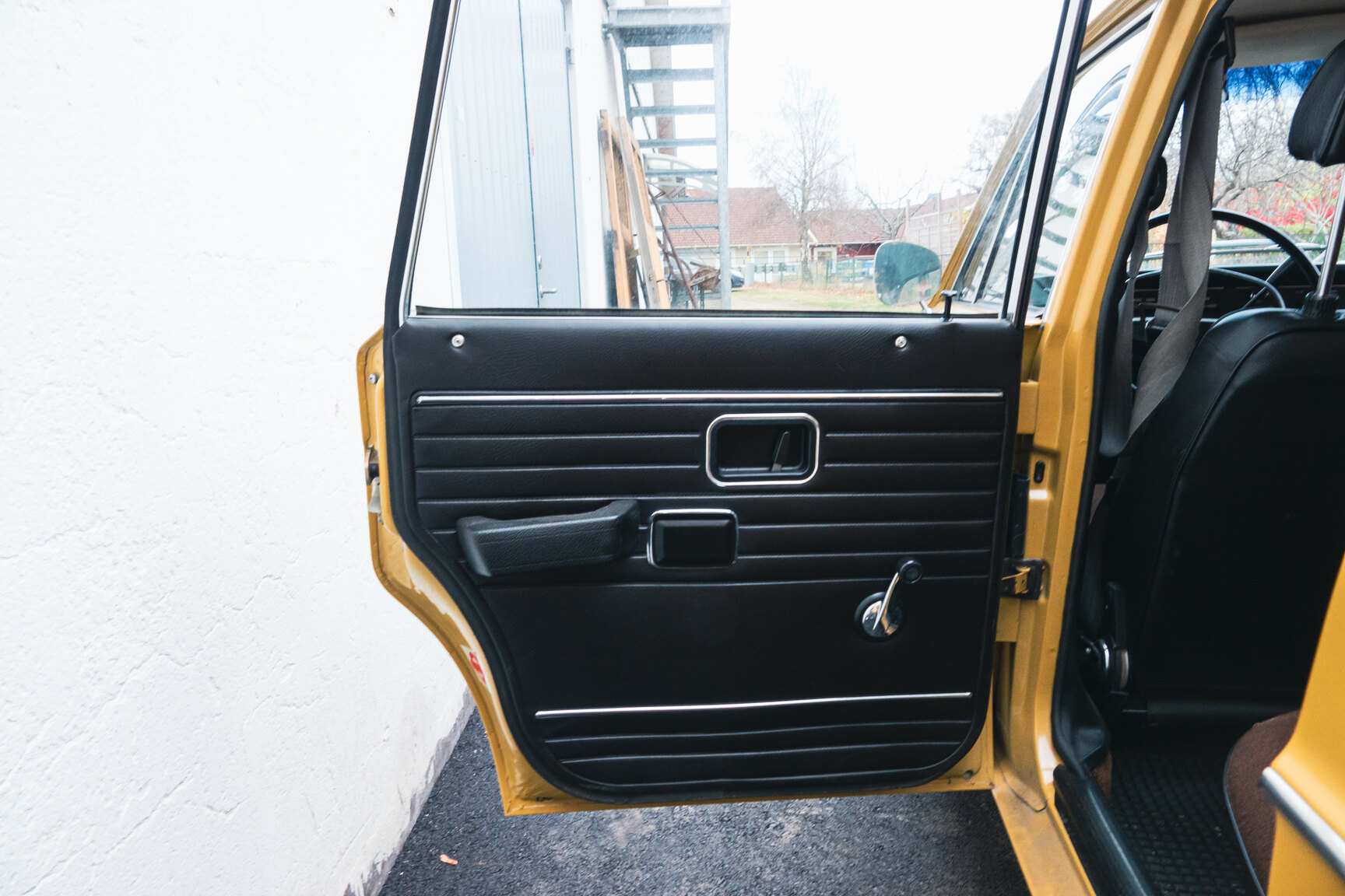 Interiörbild 1971 Volvo 144 2.0 Automat