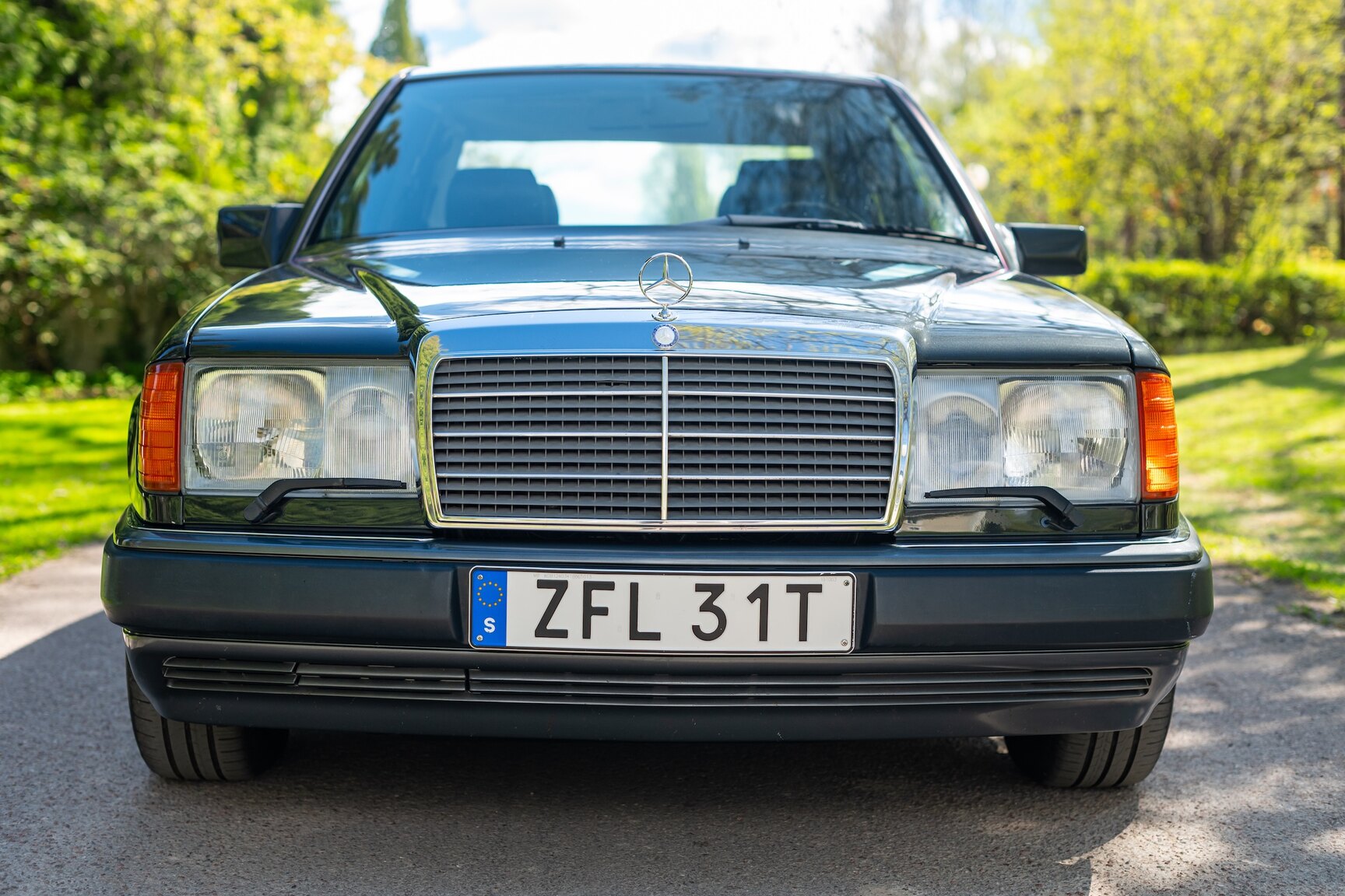 Exterior image of 1993 Mercedes-Benz 400 E