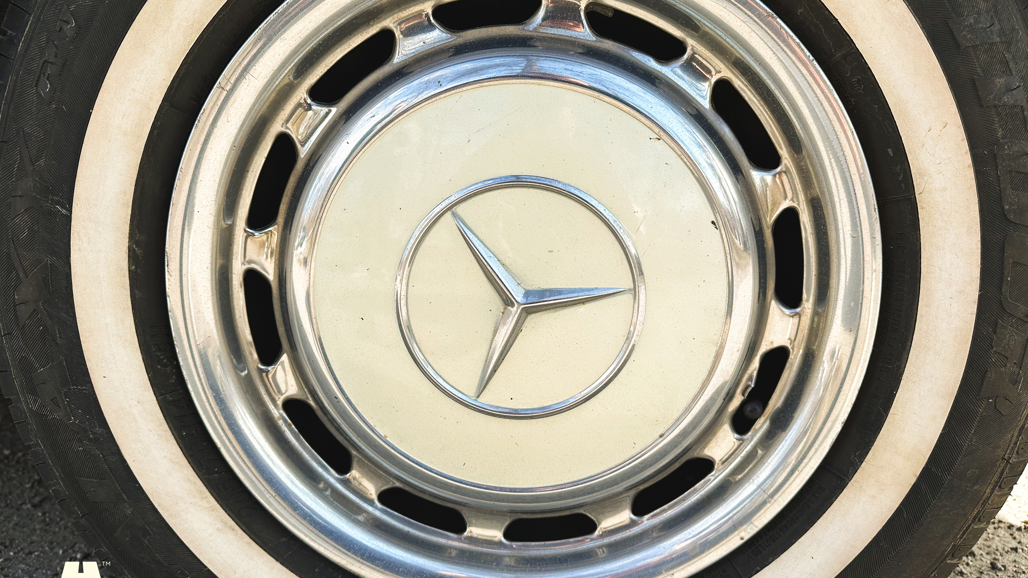 Exterior image of 1972 Mercedes-Benz 200