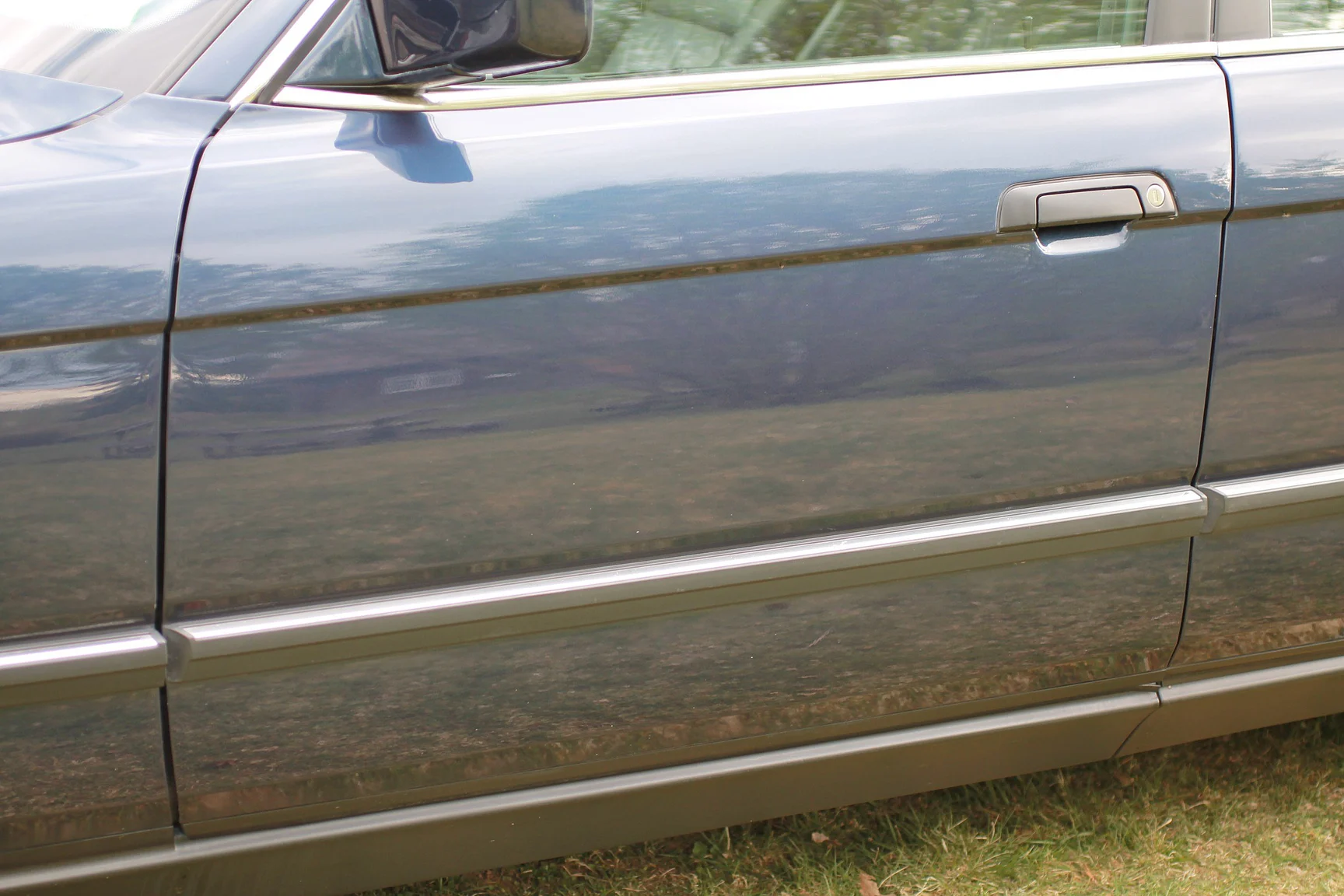 Exterior image of 1989 BMW 750iA (51)
