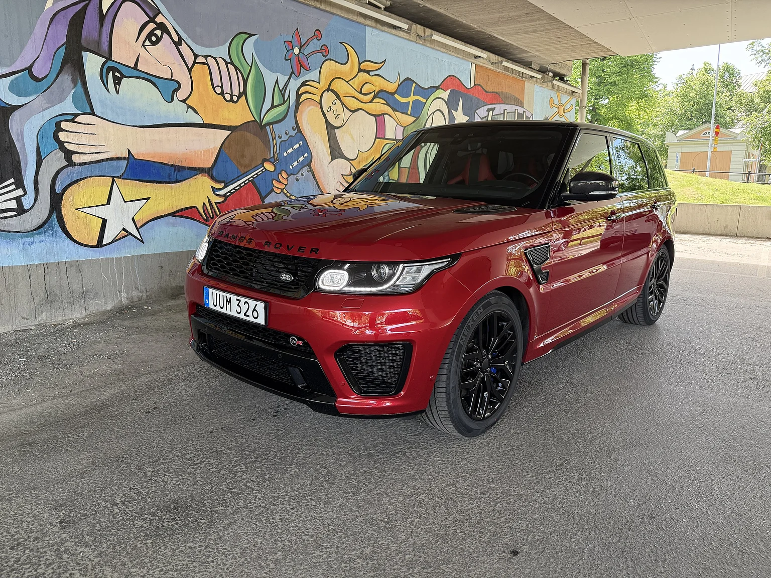 Exteriörbild på 2017 Range Rover Sport SVR (18)