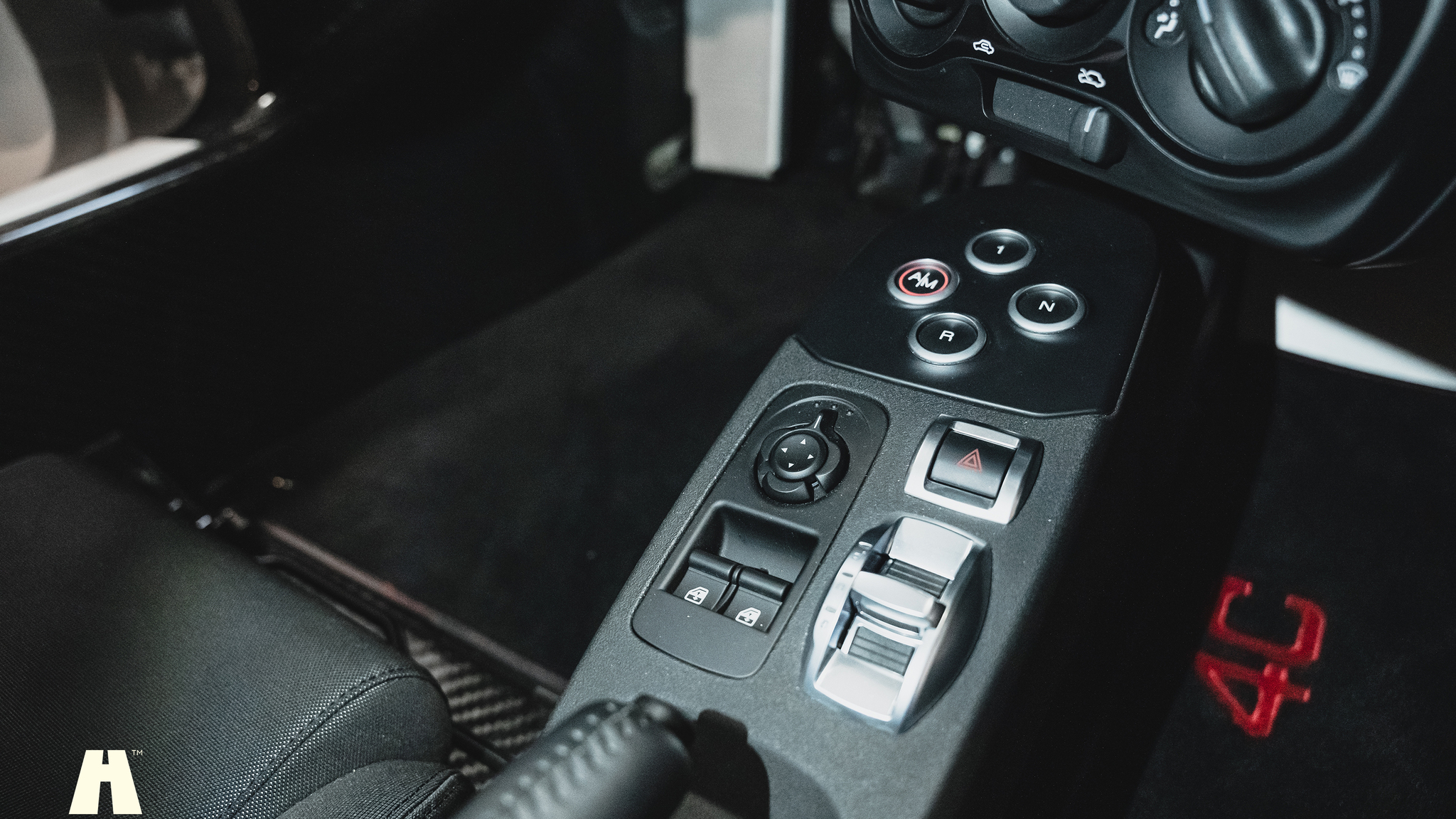 Interior image of 2016 Alfa Romeo 4C (34)