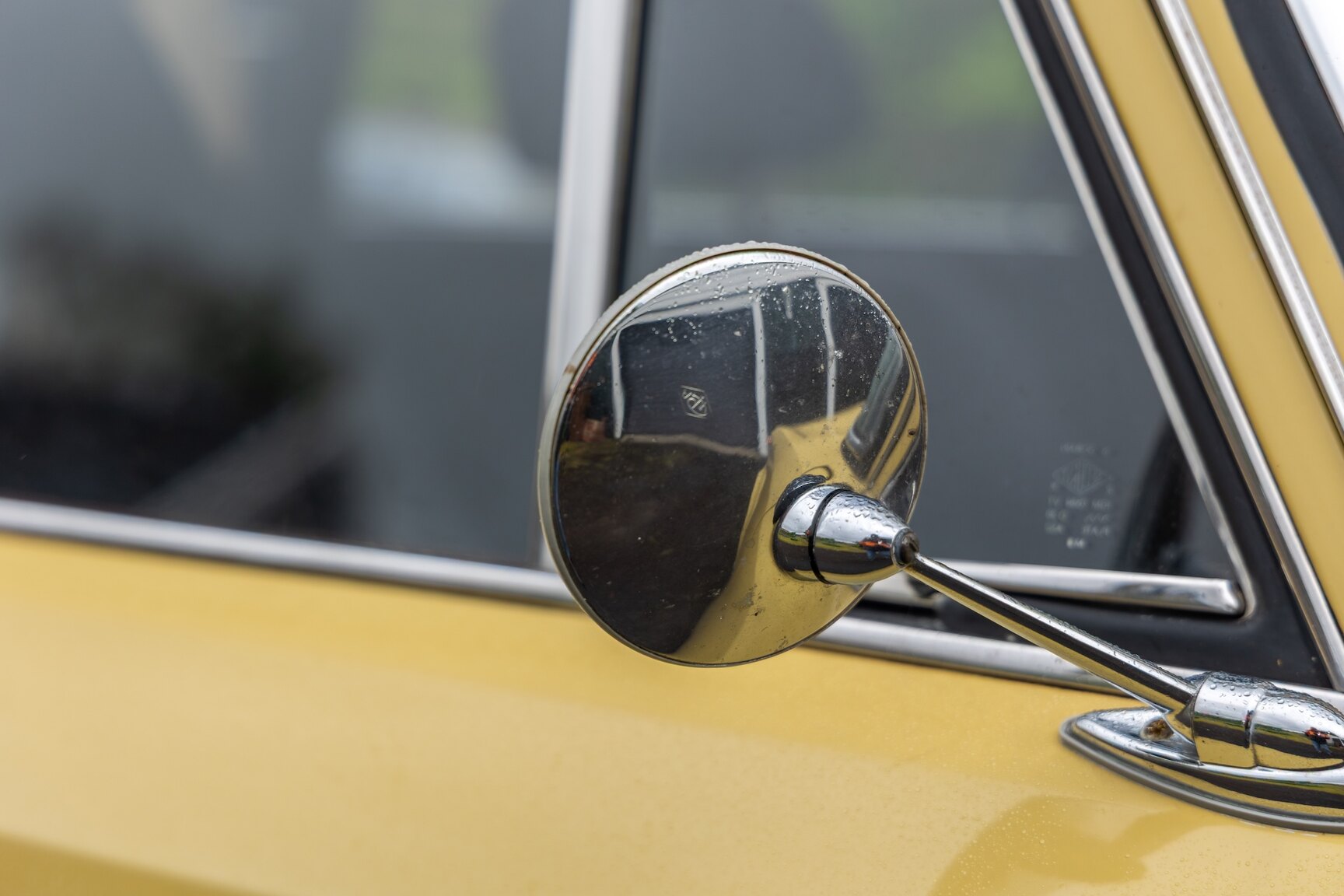 Exterior image of 1974 Alfa Romeo Berlina 2000