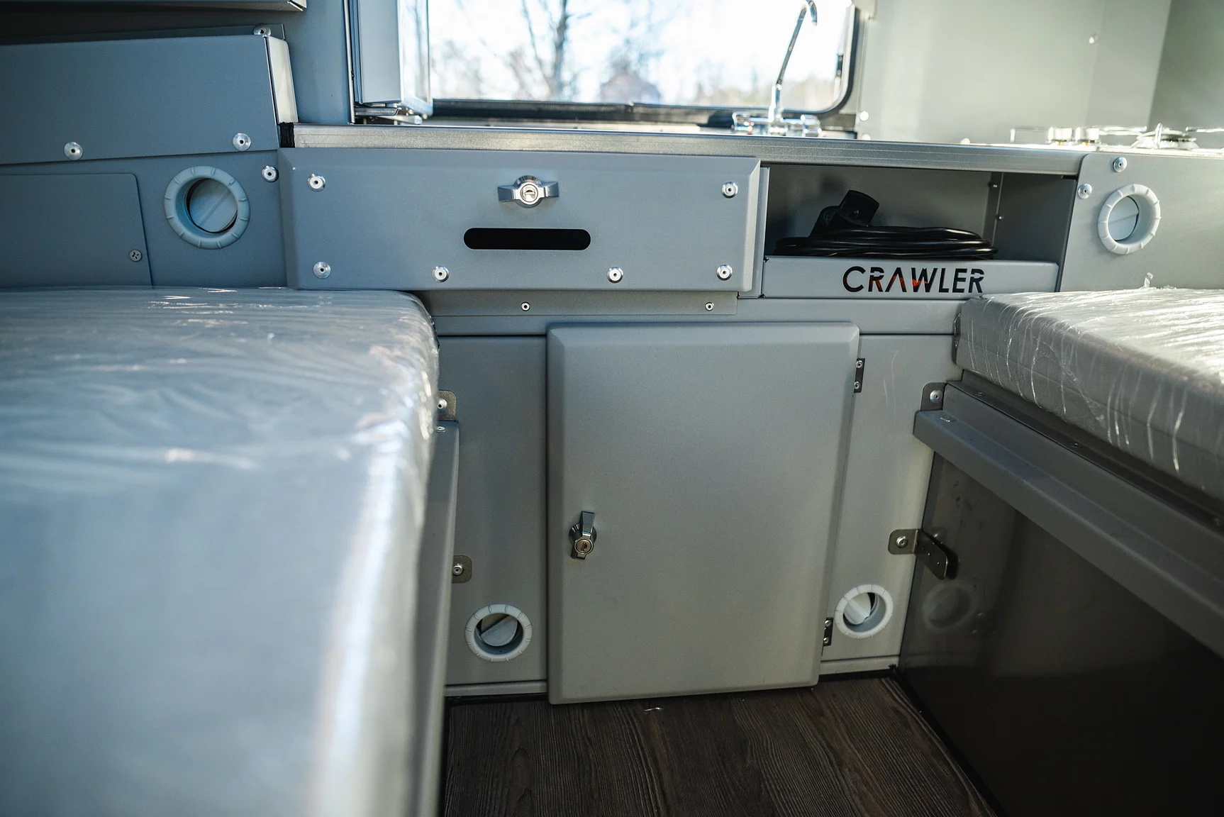 Interior image of 2025 Northea Trailer Expedition Crawler 458i Offgrid-Camper (24)