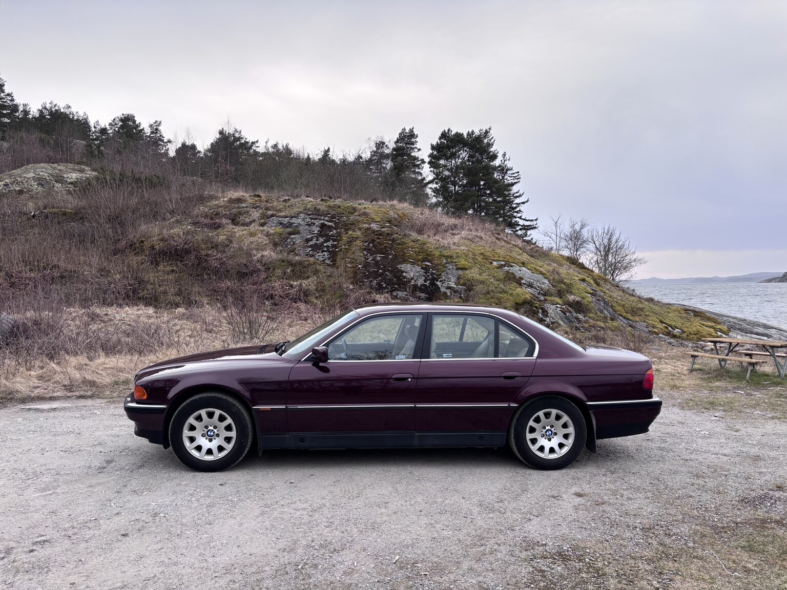 Exteriörbild på 1996 BMW 728iA