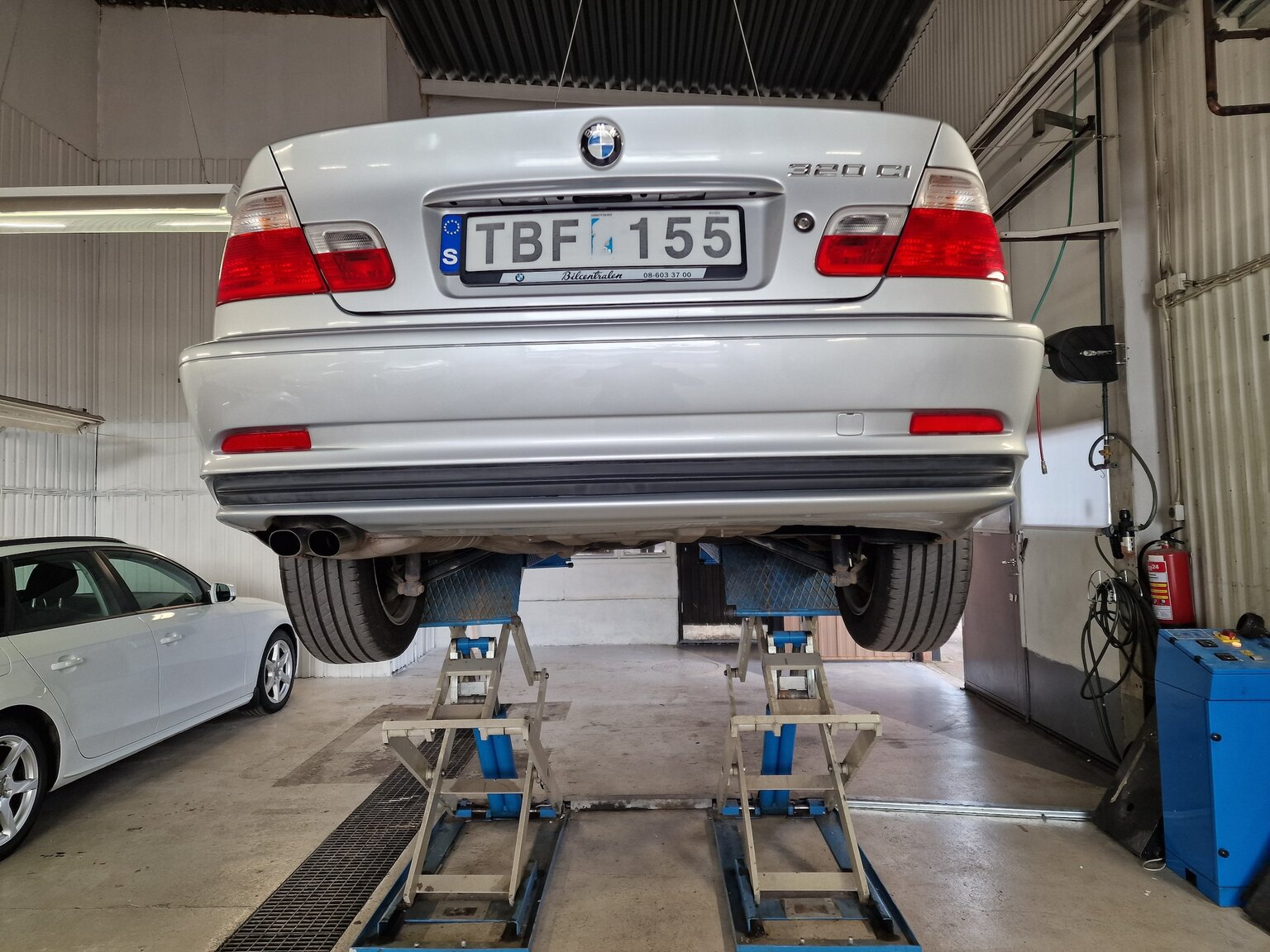 Exteriörbild på 2002 BMW 320Ci