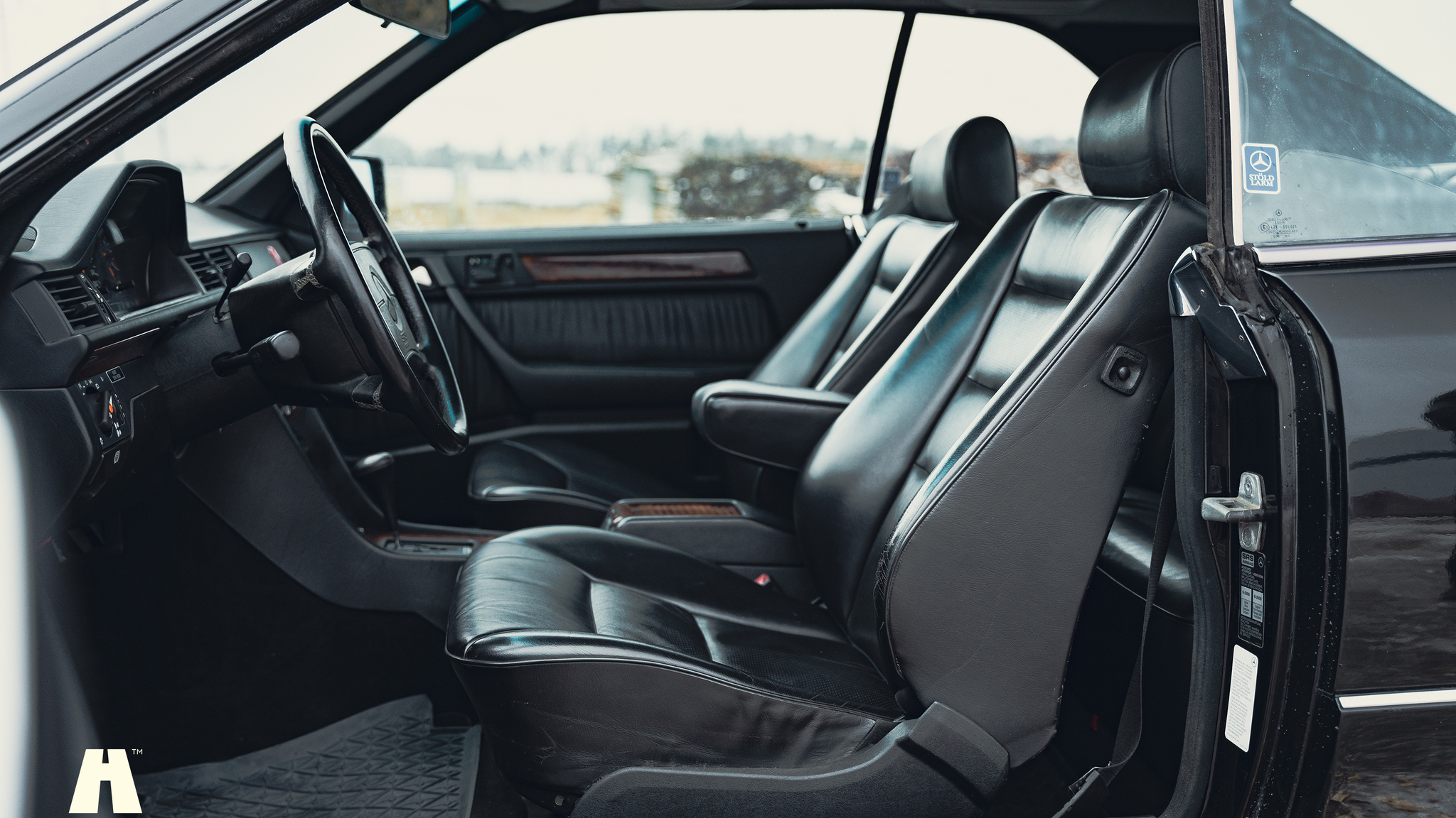 Interiörbild 1990 Mercedes 300 CE-24