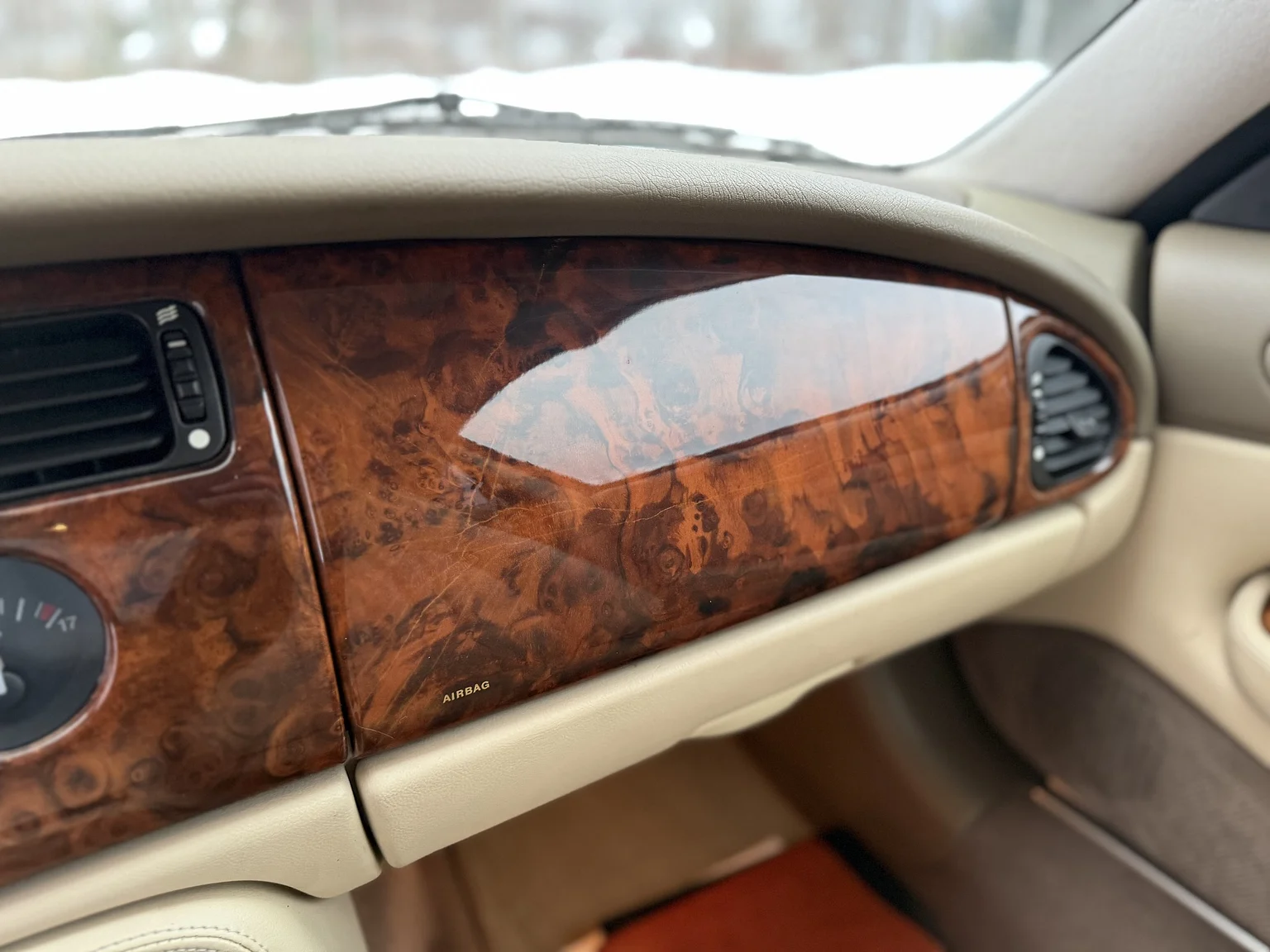 Innenraumfoto von 1997 Jaguar XK8 (16)