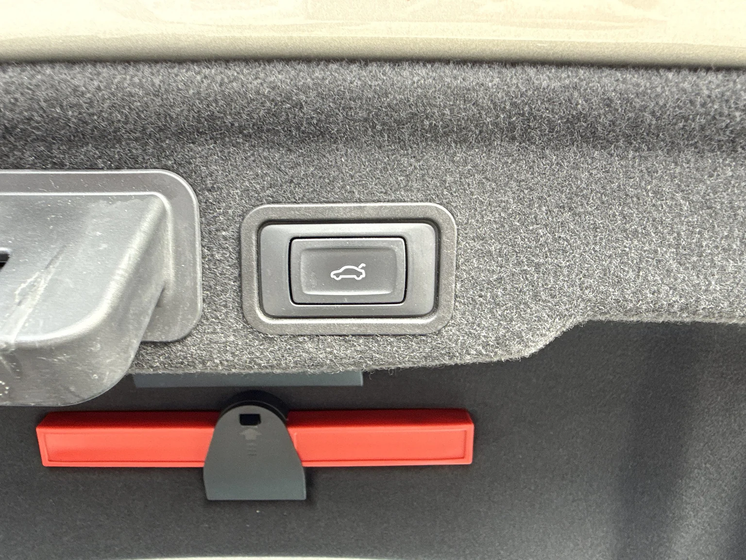 Interior image of 2014 Audi A8 4.0 TFSI (116)