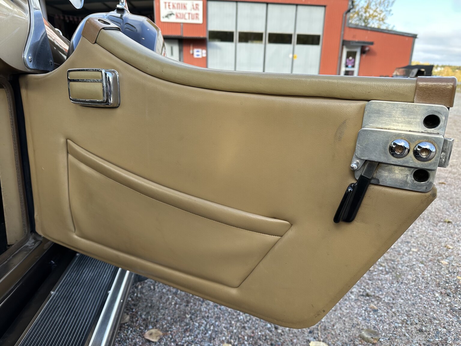 Interior image of 1975 Excalibur Phaeton series III  (4)