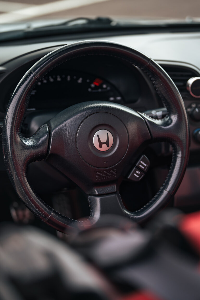 Interior image of 2000 Honda S2000 AP1