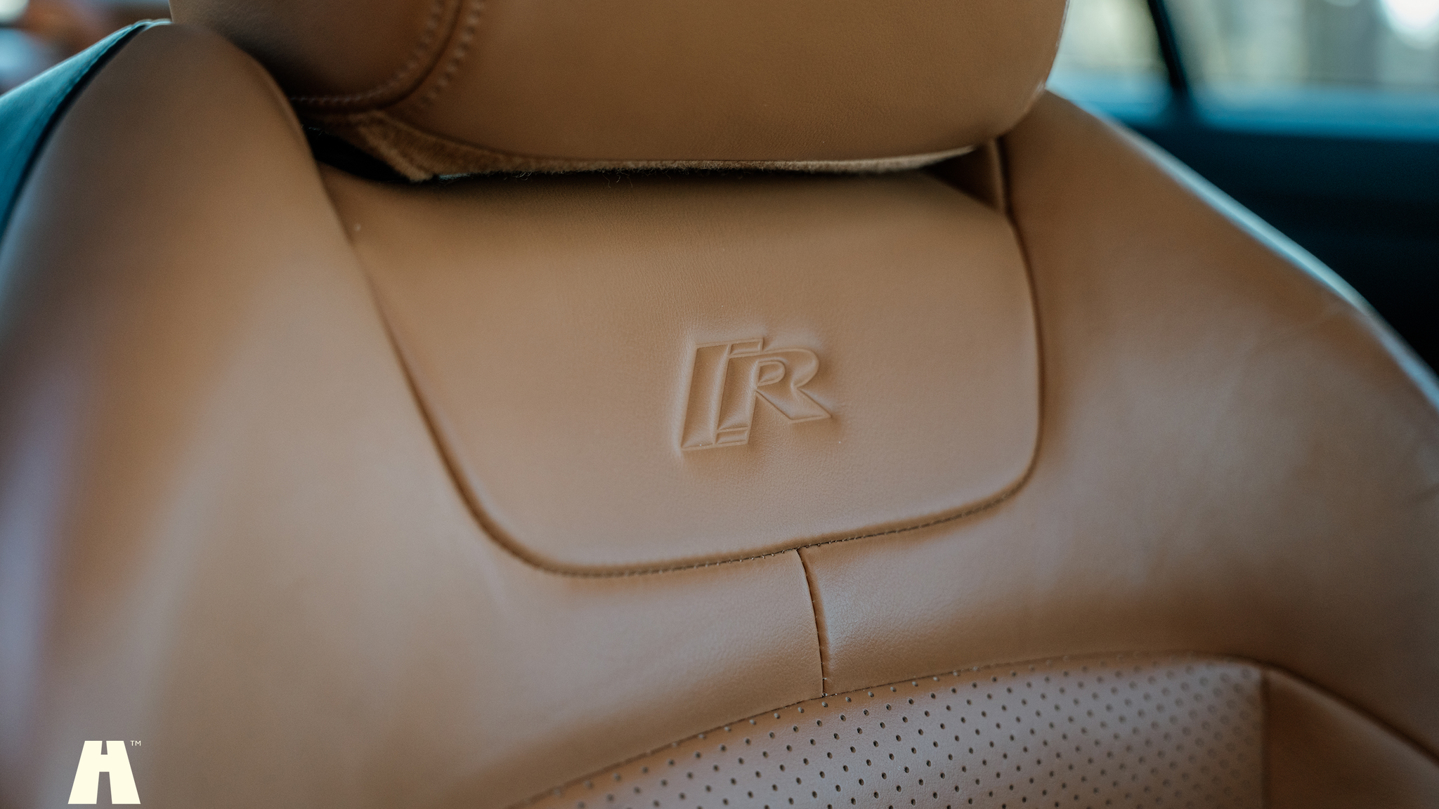 Interior image of 2010 Jaguar XFR (26)