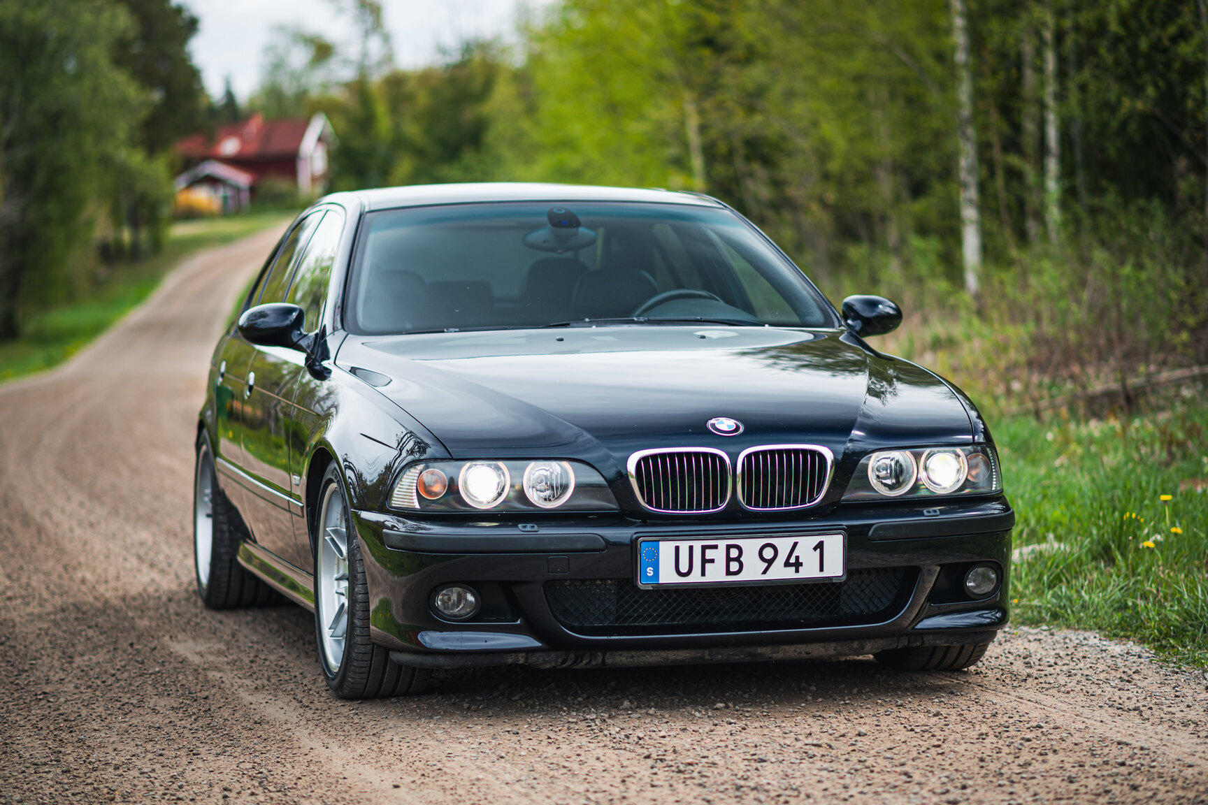 Exterior image of 2000 BMW M5 E39