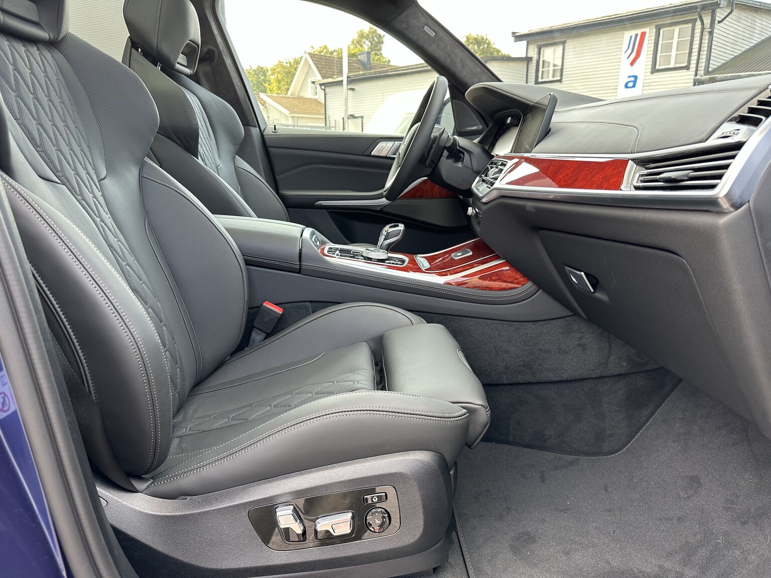 Interior image of 2022 ALPINA XB7