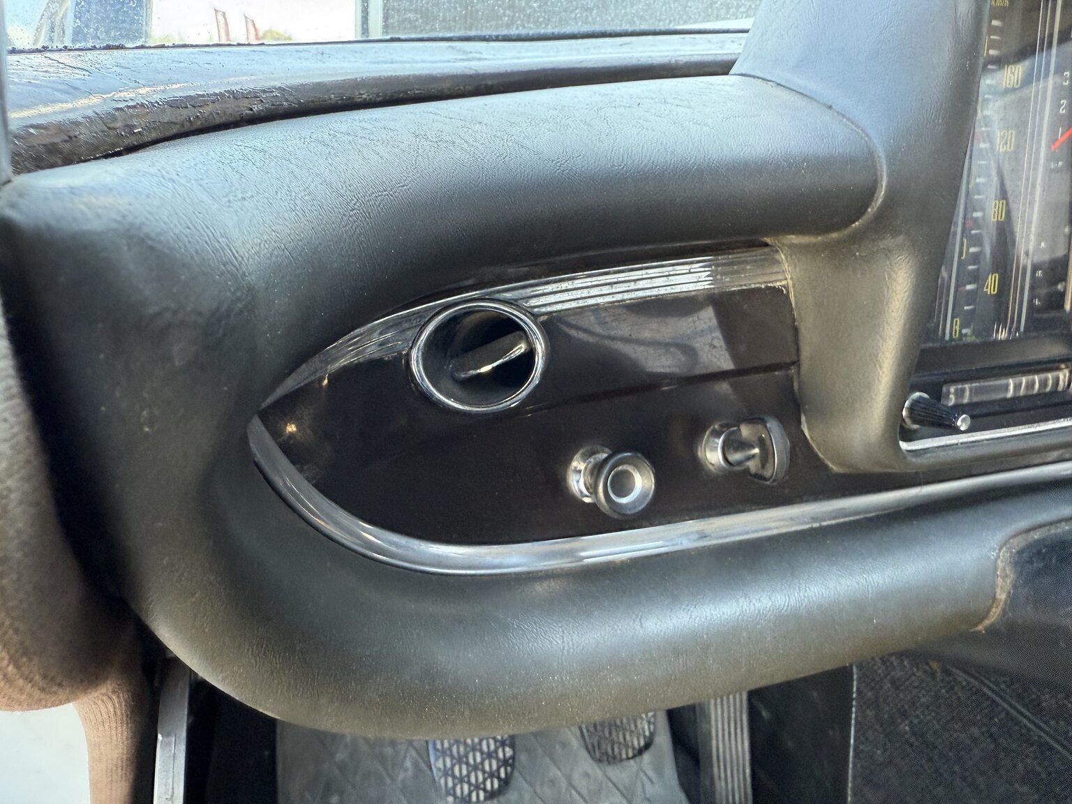 Interior image of 1967 Mercedes-Benz 230 Safari