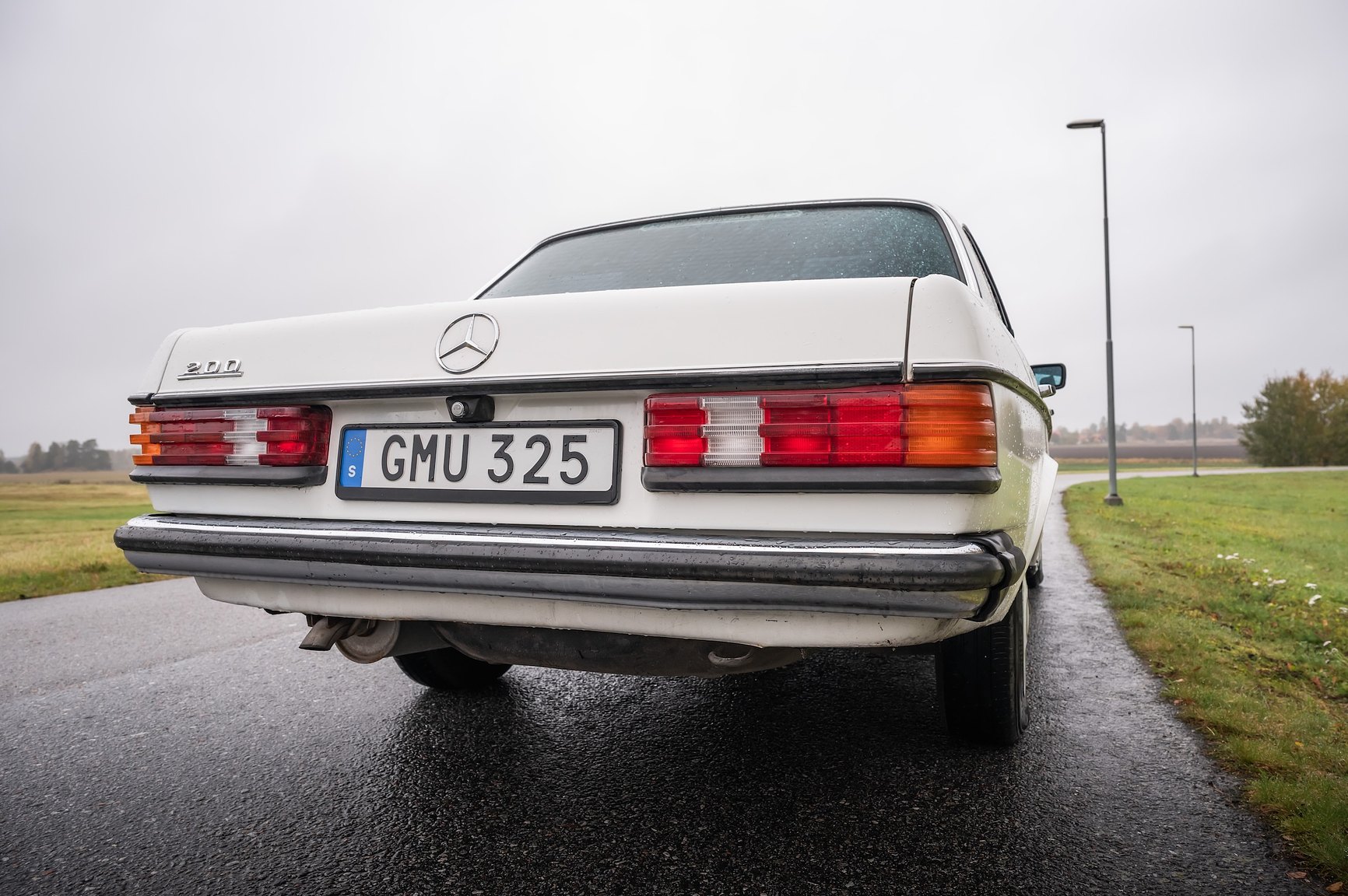 Exterior image of 1985 Mercedes-Benz 200 Automatic
