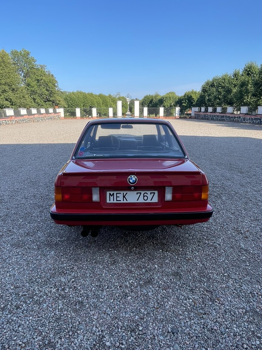 Exteriörbild på 1987 BMW 320i