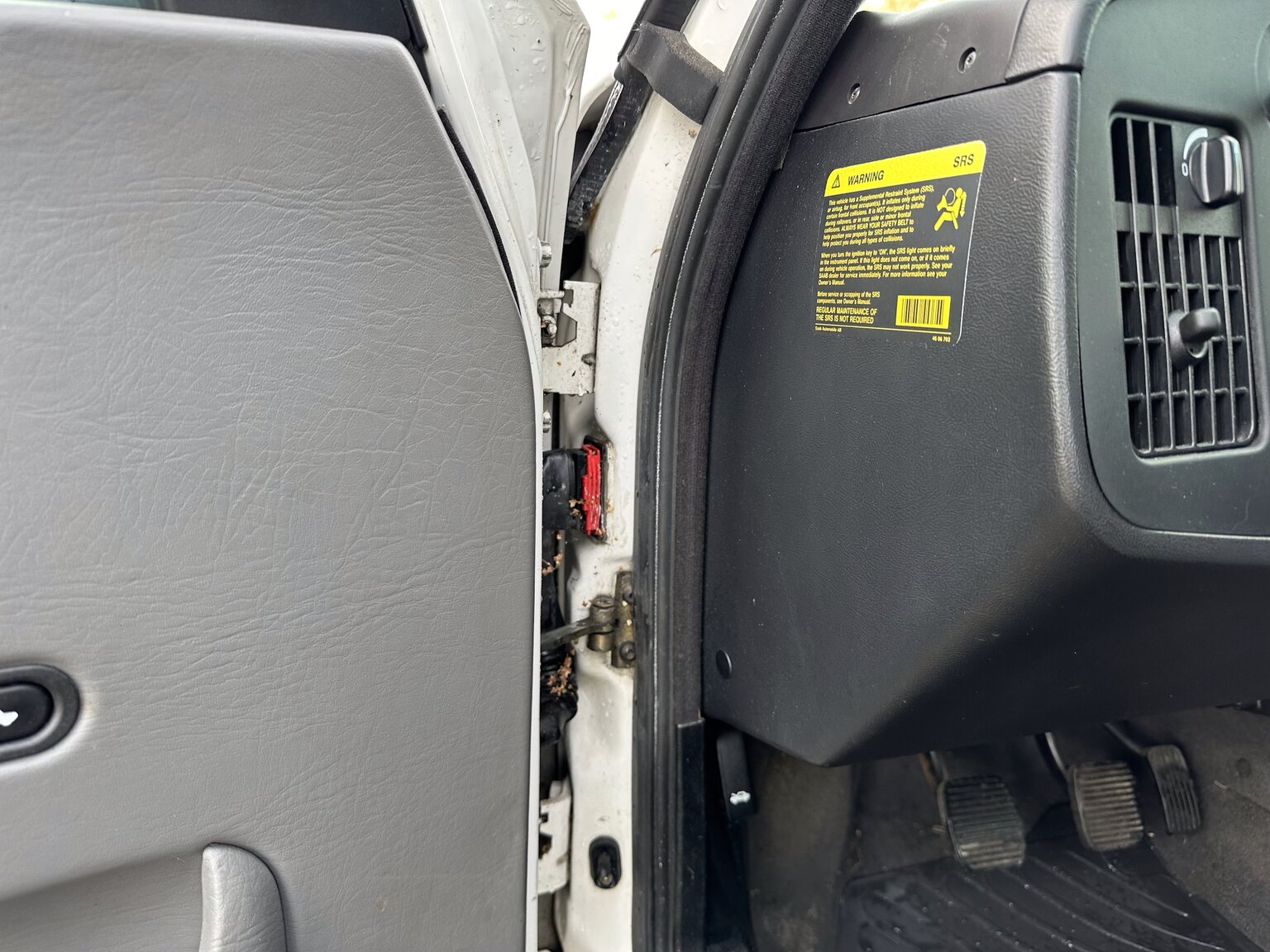 Interior image of 1996 SAAB 9000