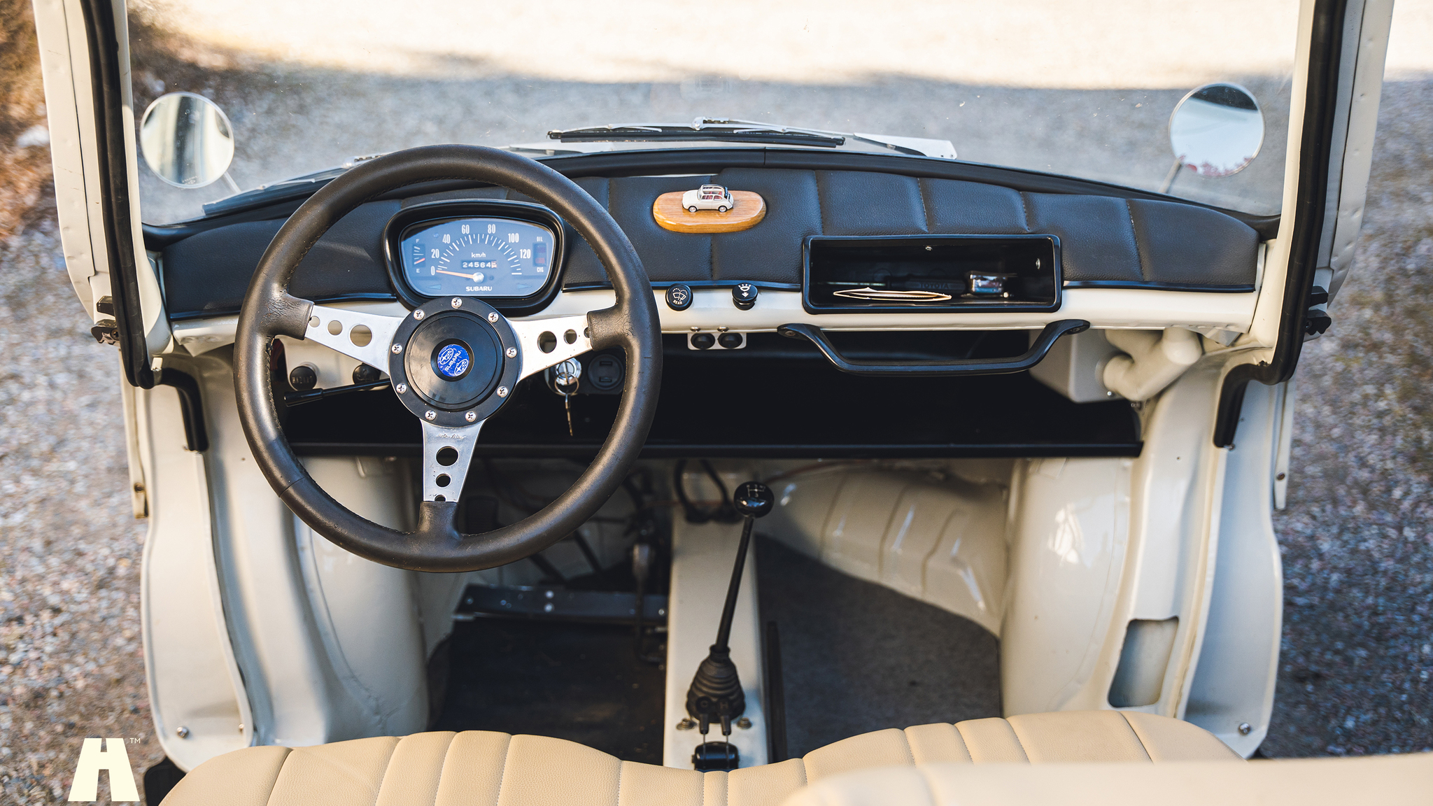 Interior image of 1968 Subaru 360 Deluxe (13)