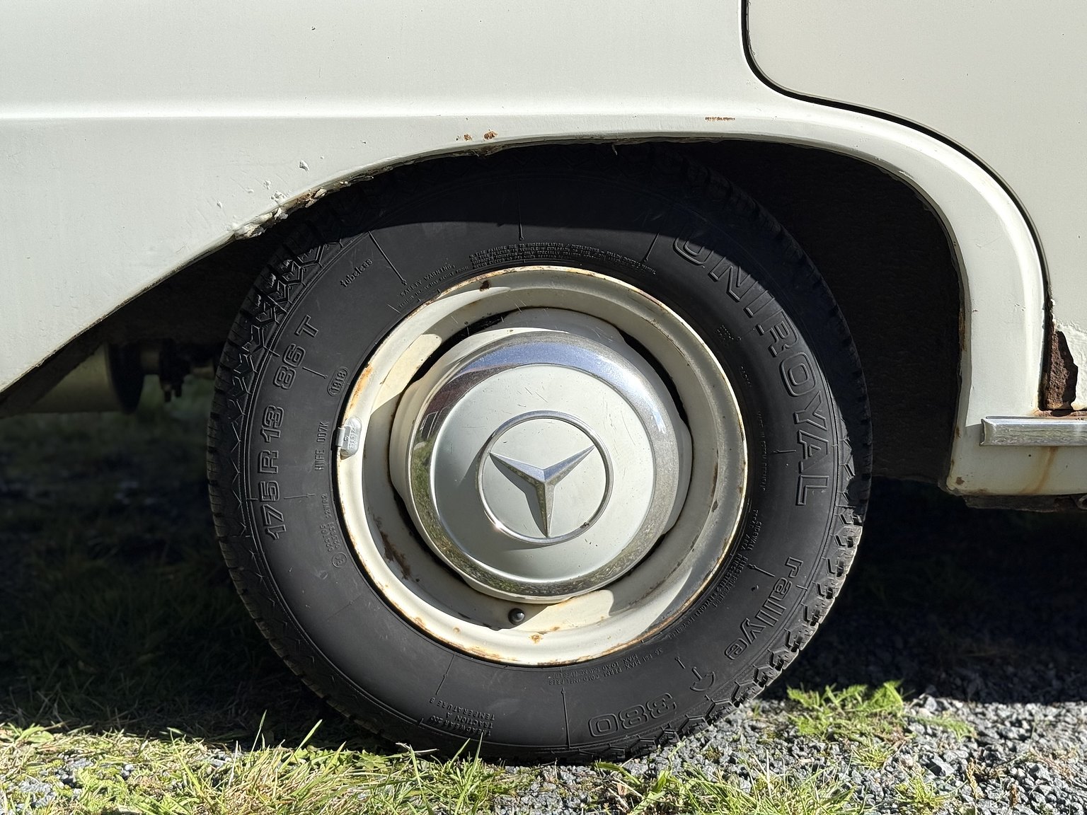 Exteriörbild på 1967 Mercedes-Benz 200