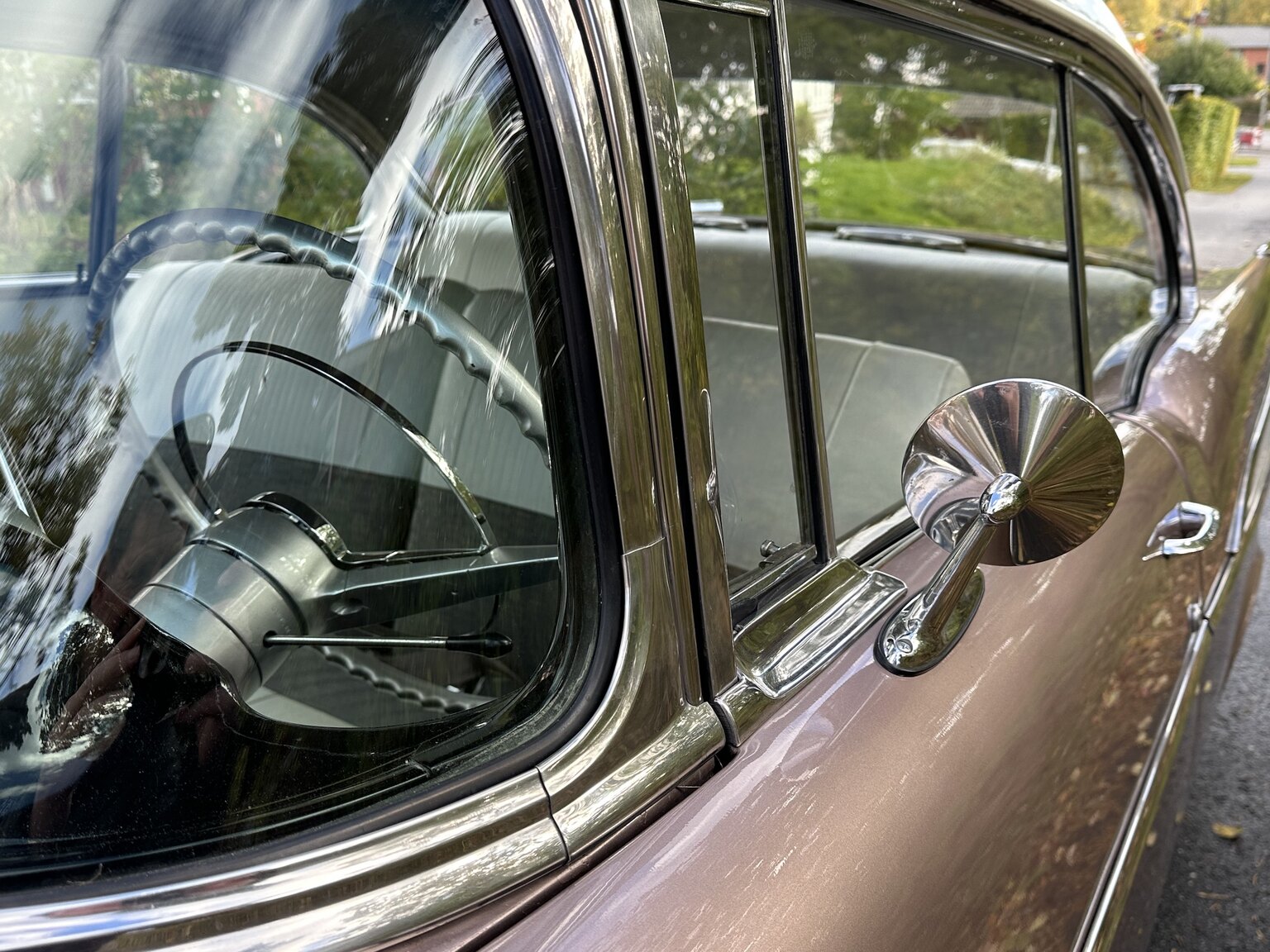 Exteriörbild på 1957 Chevrolet Two-Ten Restomod (49)