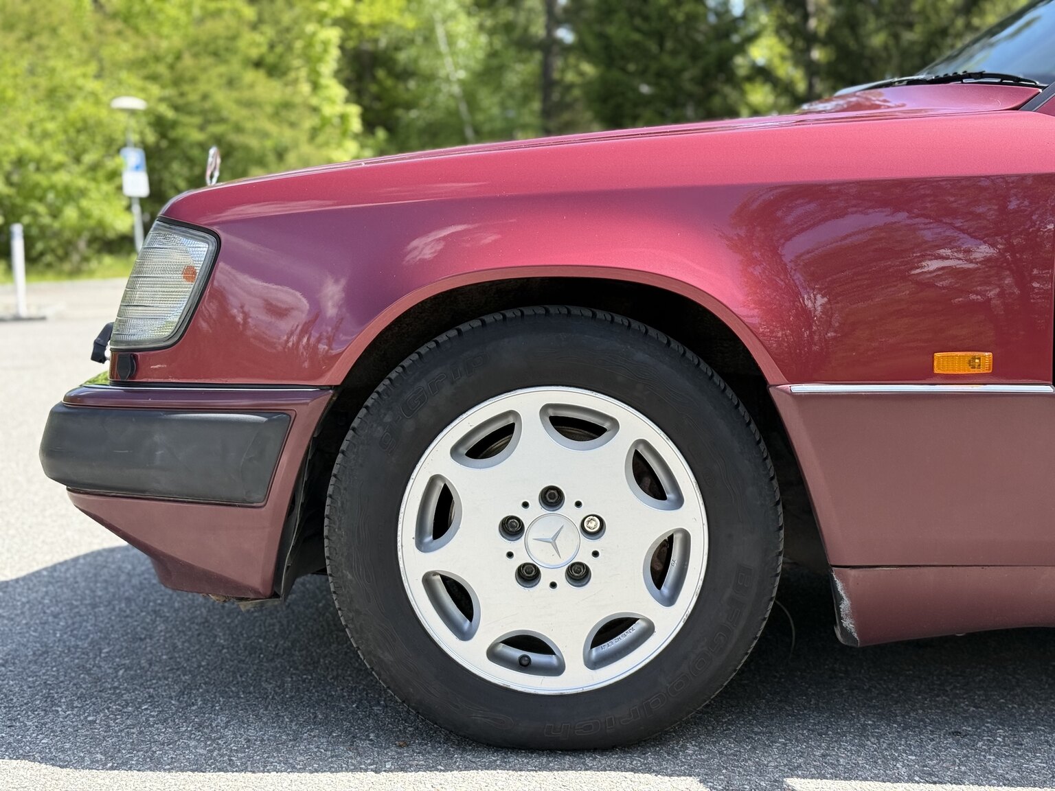 Aussenfoto 1991 Mercedes-Benz 300 E-24