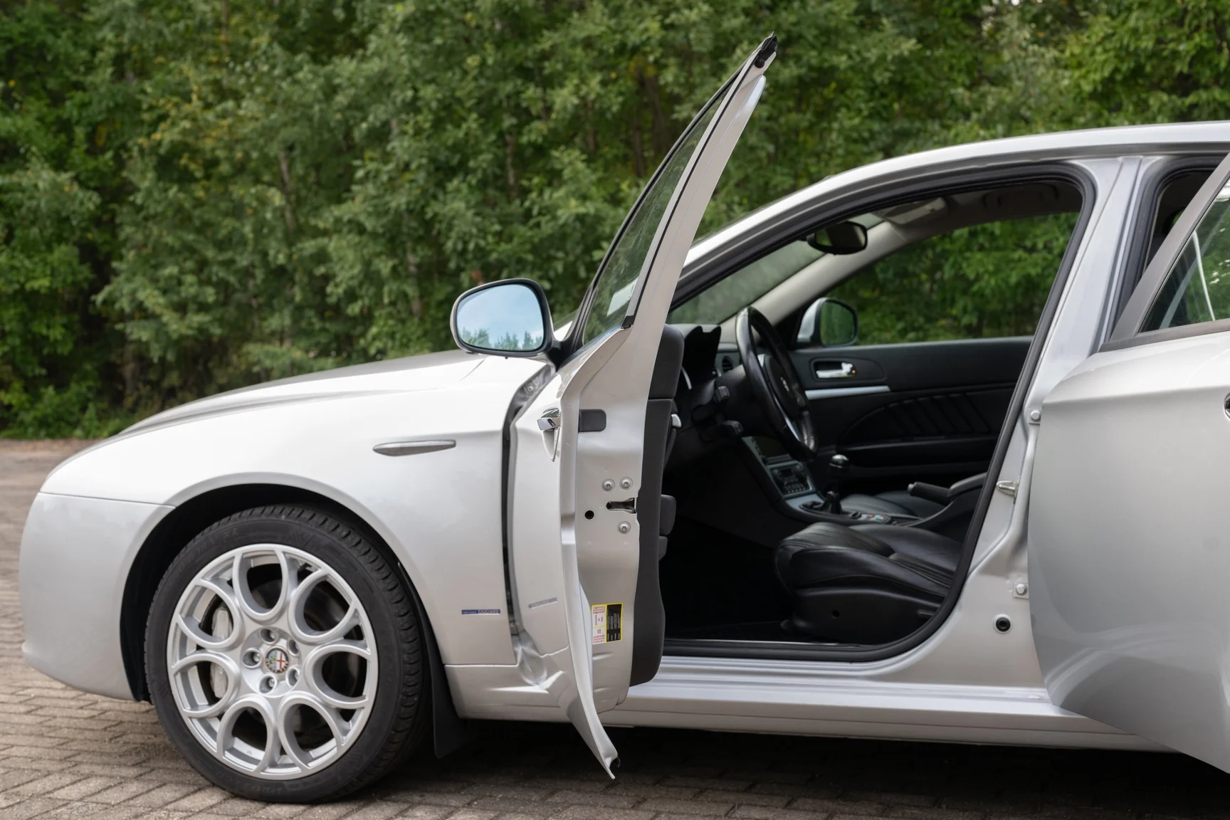 Innenraumfoto von 2008 Alfa Romeo 159 Q4 Sportwagon (21)
