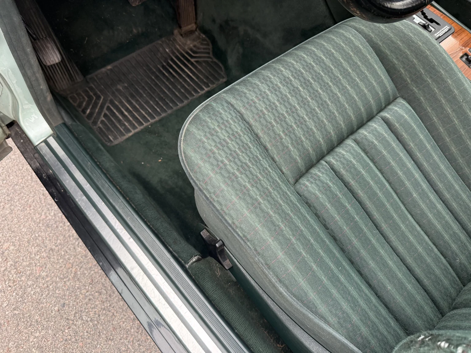 Innenraumfoto von 1991 Mercedes-Benz 300 E 4MATIC (7)