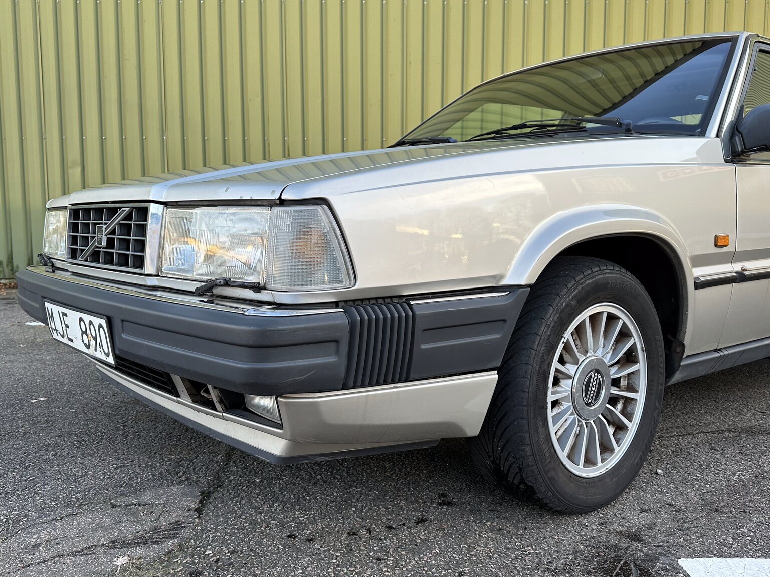 Exteriörbild på 1987 Volvo 780 Bertone