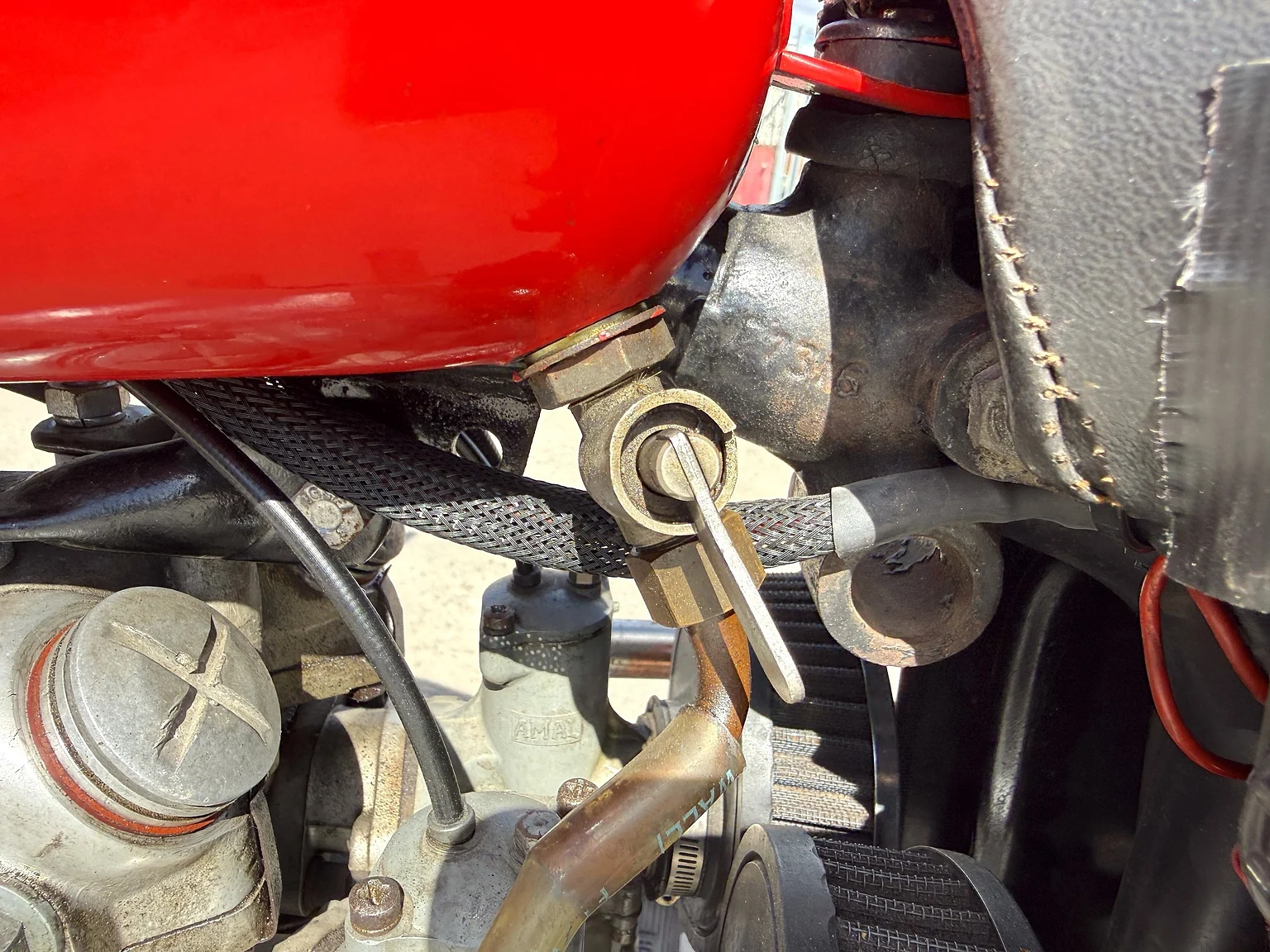 Image of 1971 Triumph Daytona 500 mechanics (22)