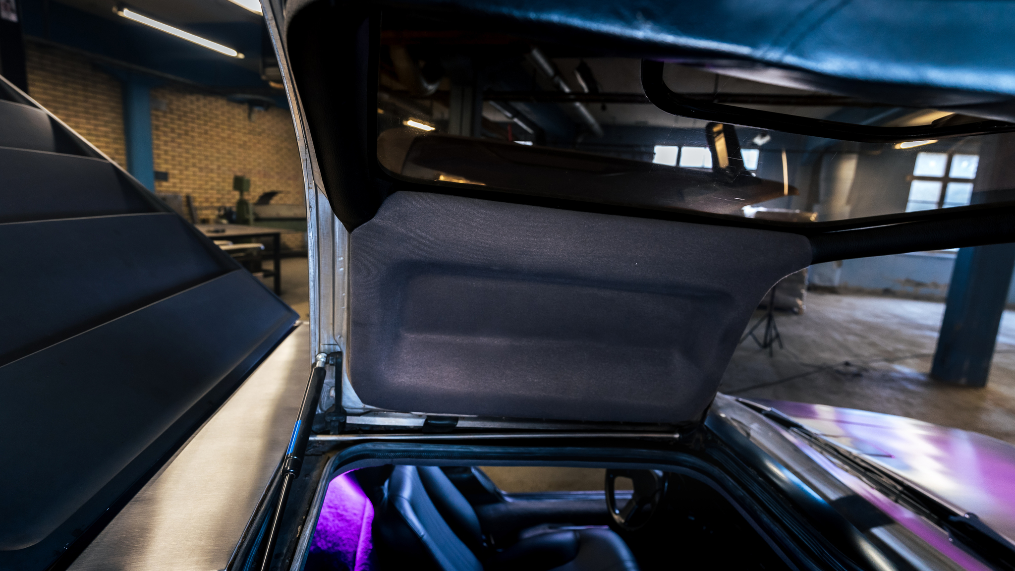 Interior image of 1981 DMC DeLorean 