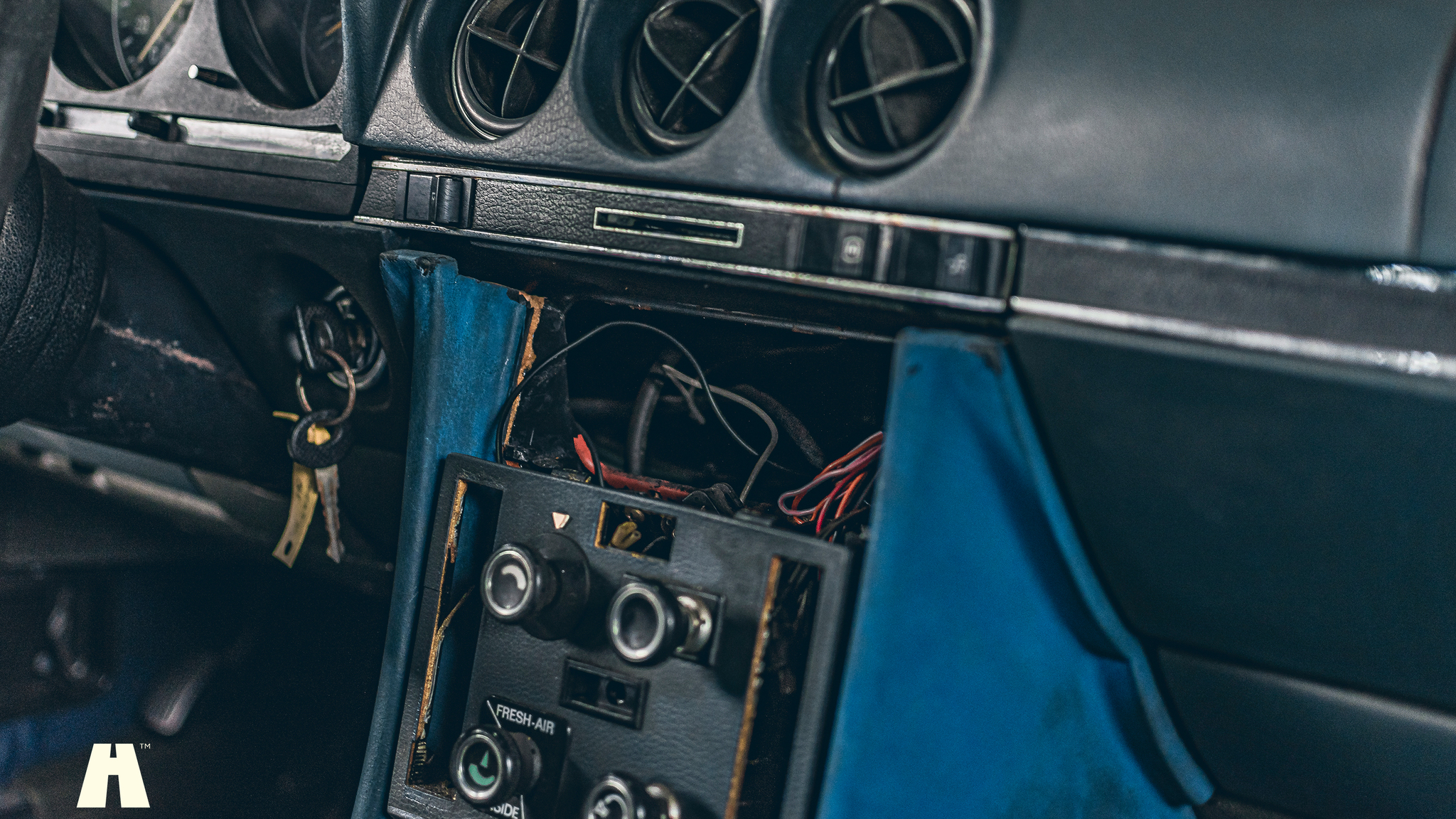 Interiörbild 1974 Mercedes SLC450 Project
